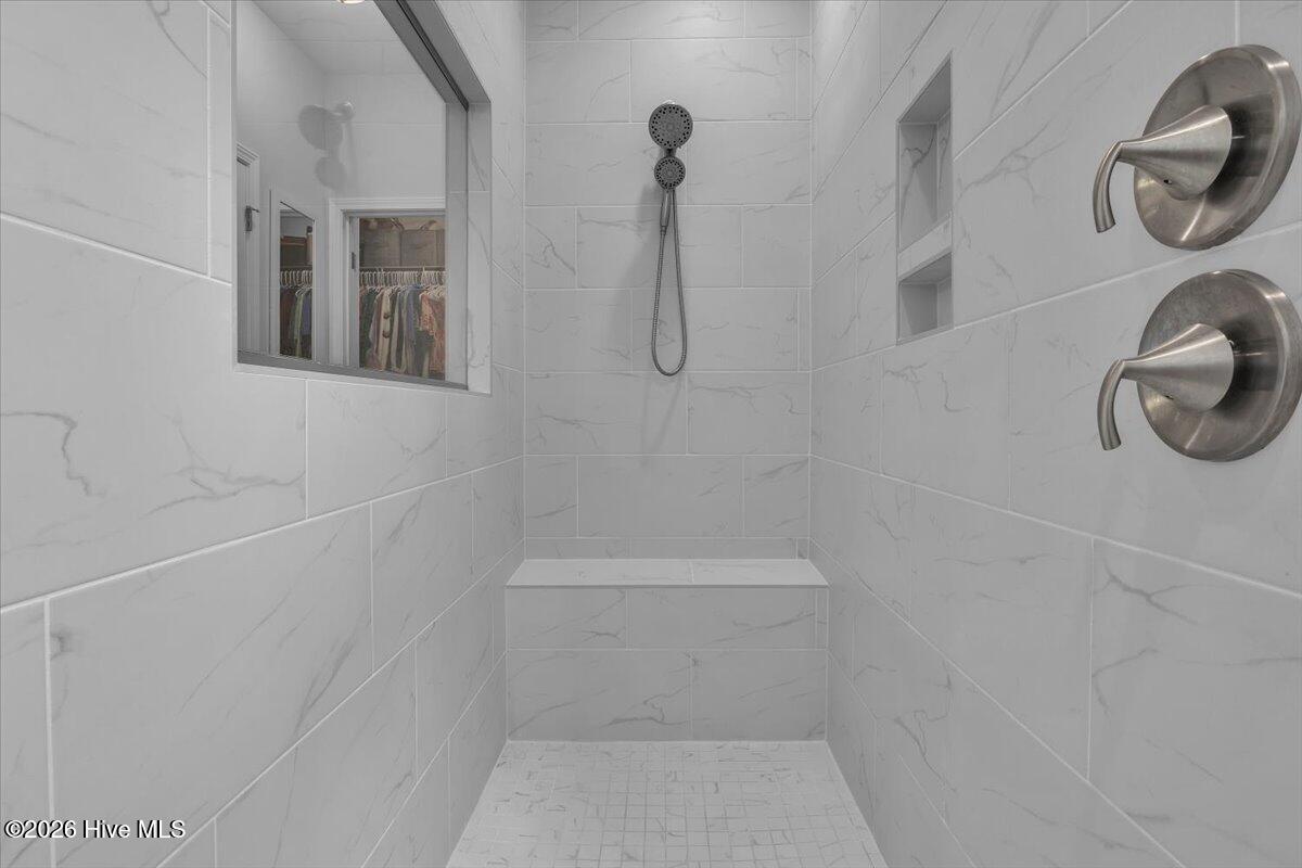 100560173 | Photo 41