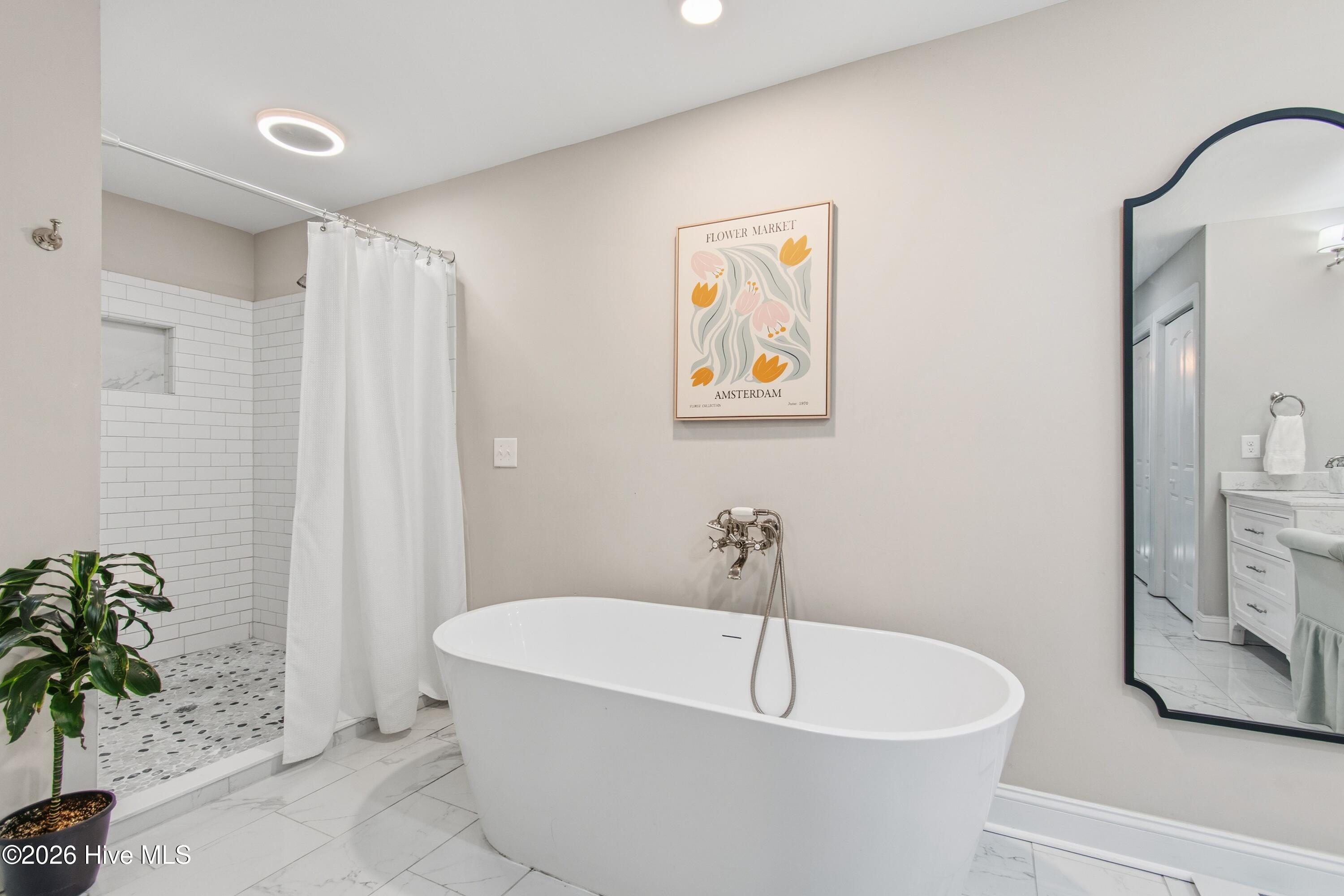 100550305 | Photo 33