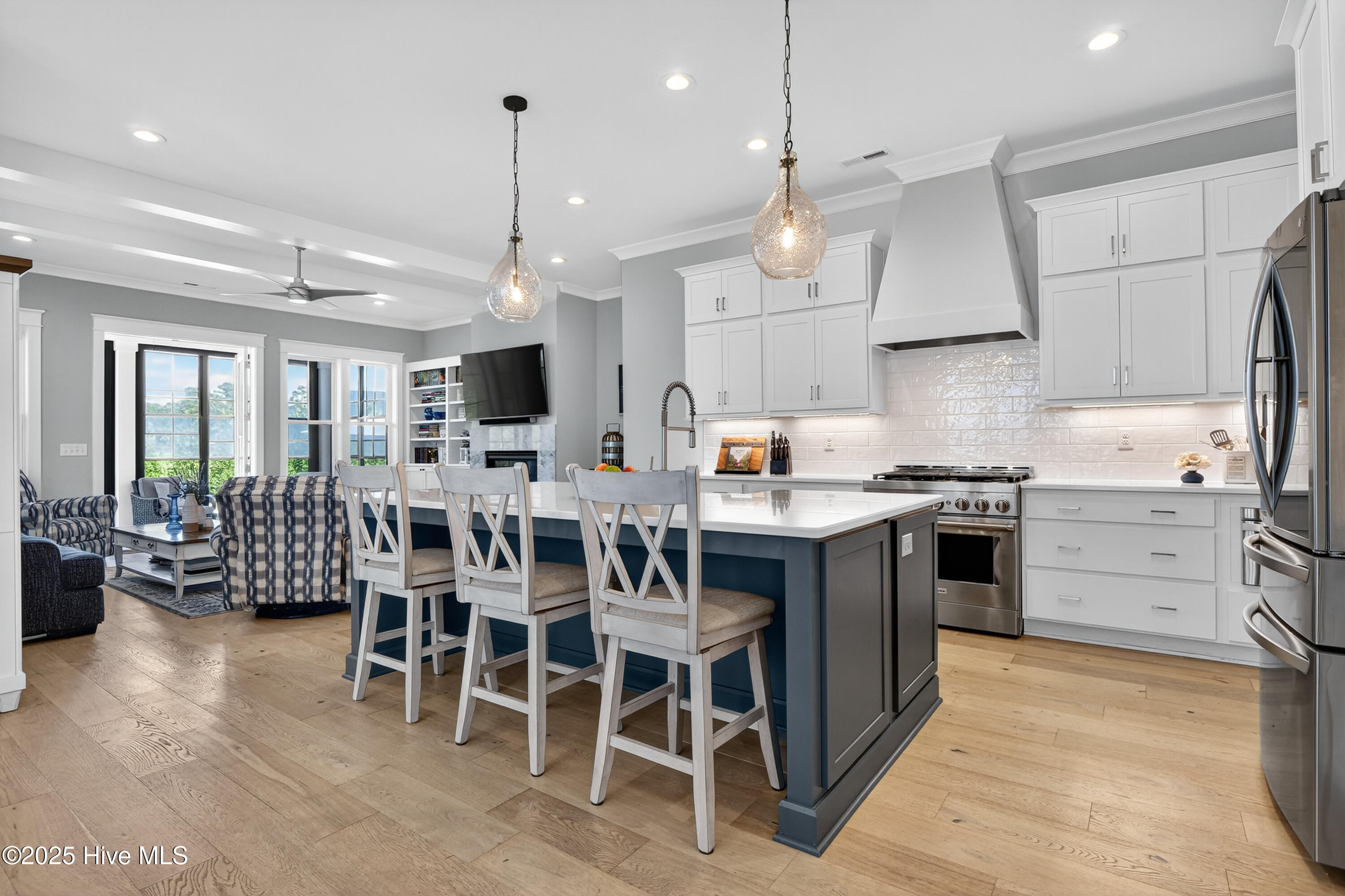 100523935 | Photo 19