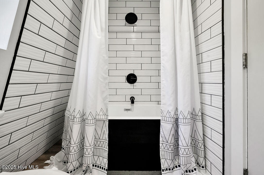 100538835 | Photo 19