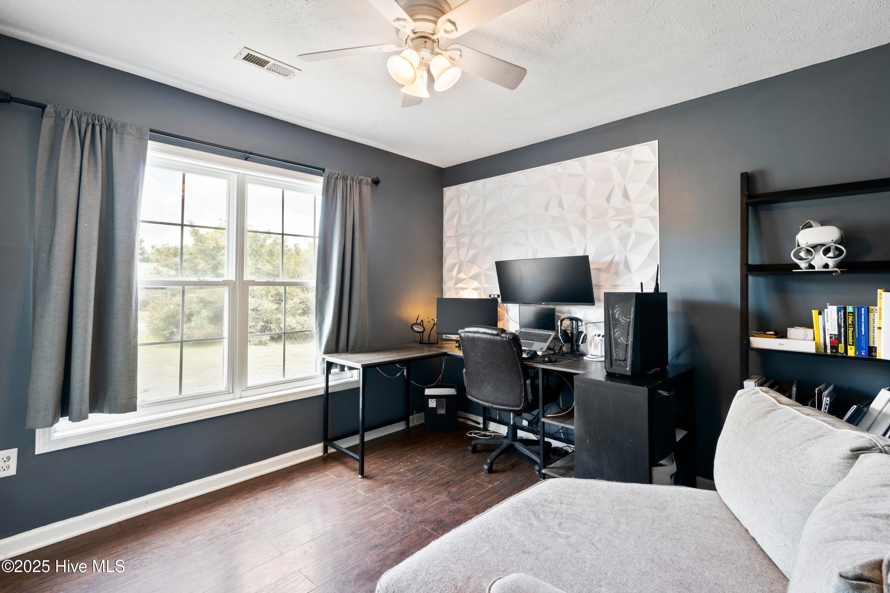 100519880 | Photo 22