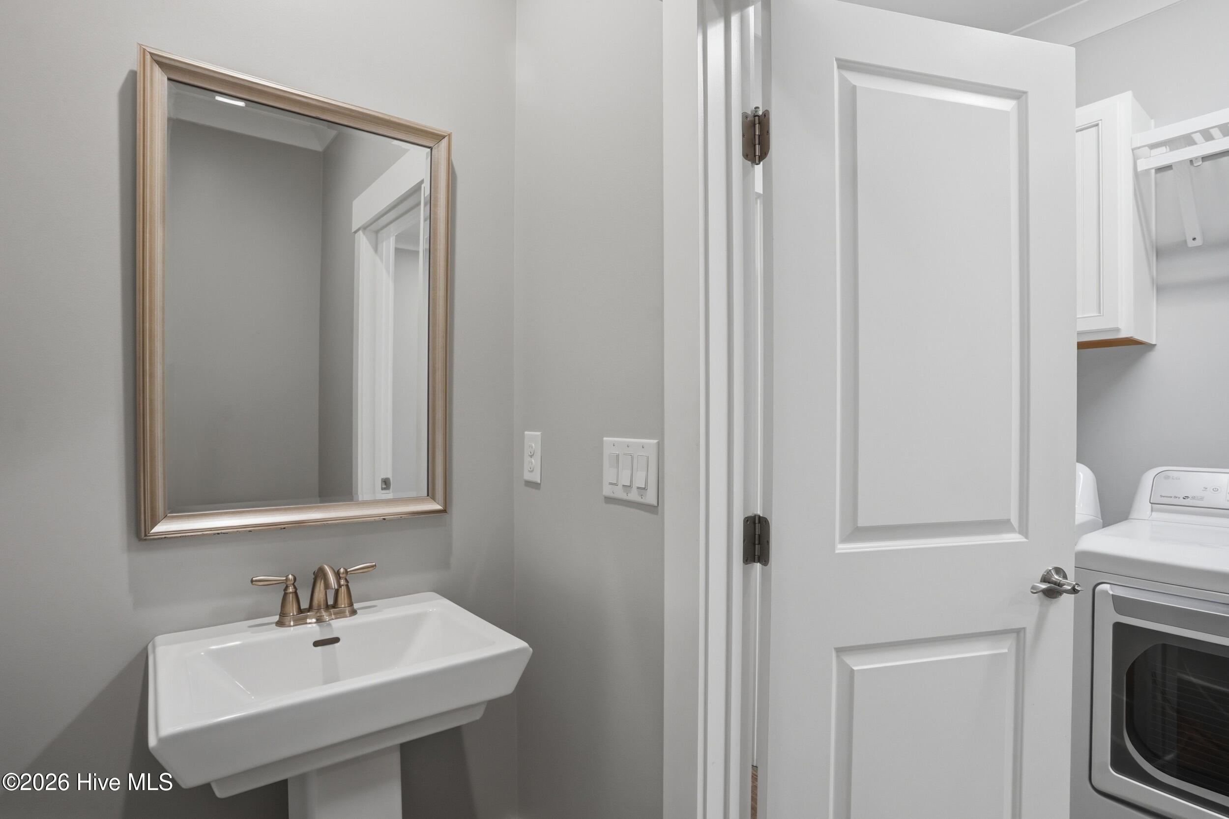 100561233 | Photo 30