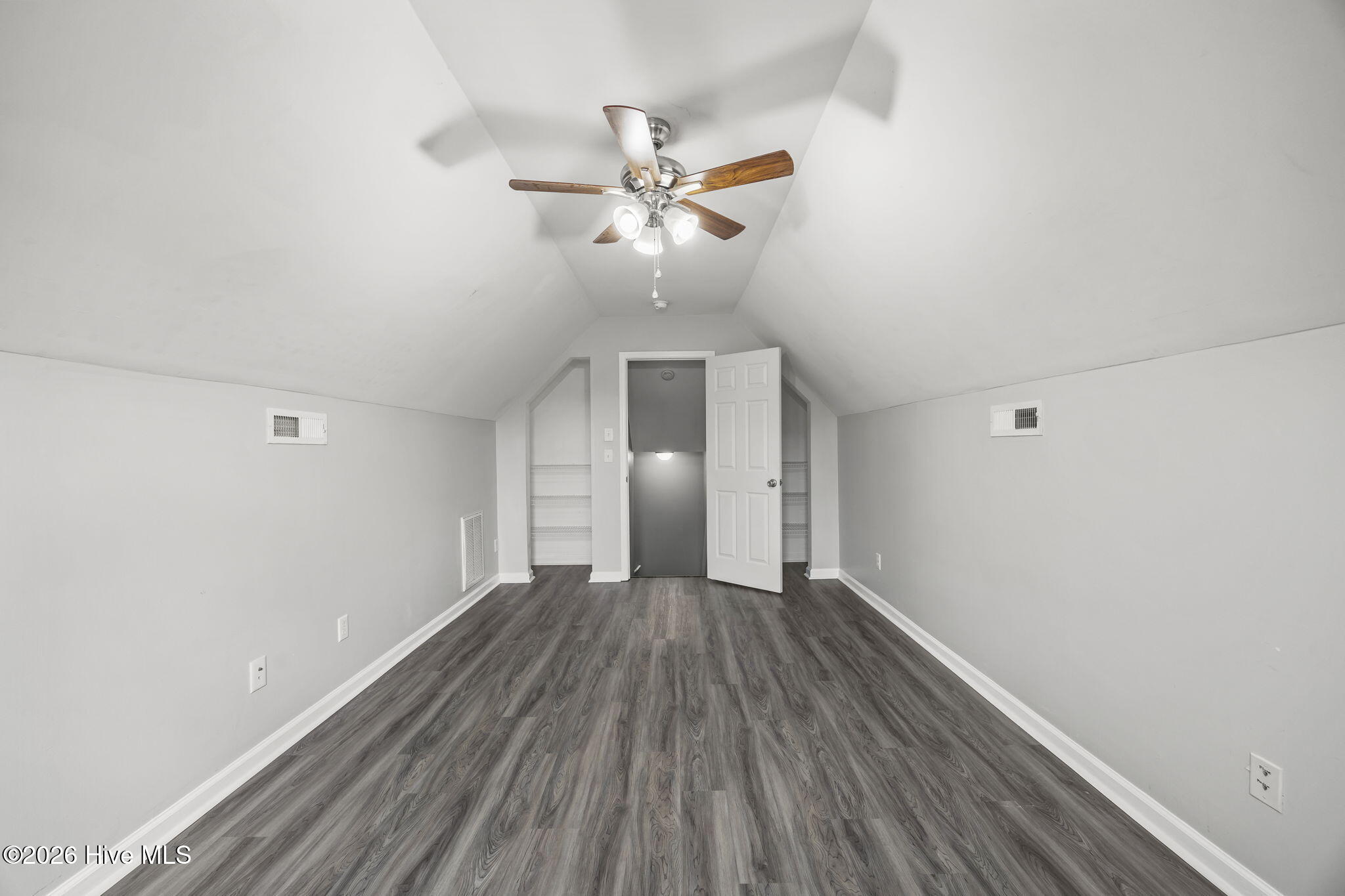 100555278 | Photo 28