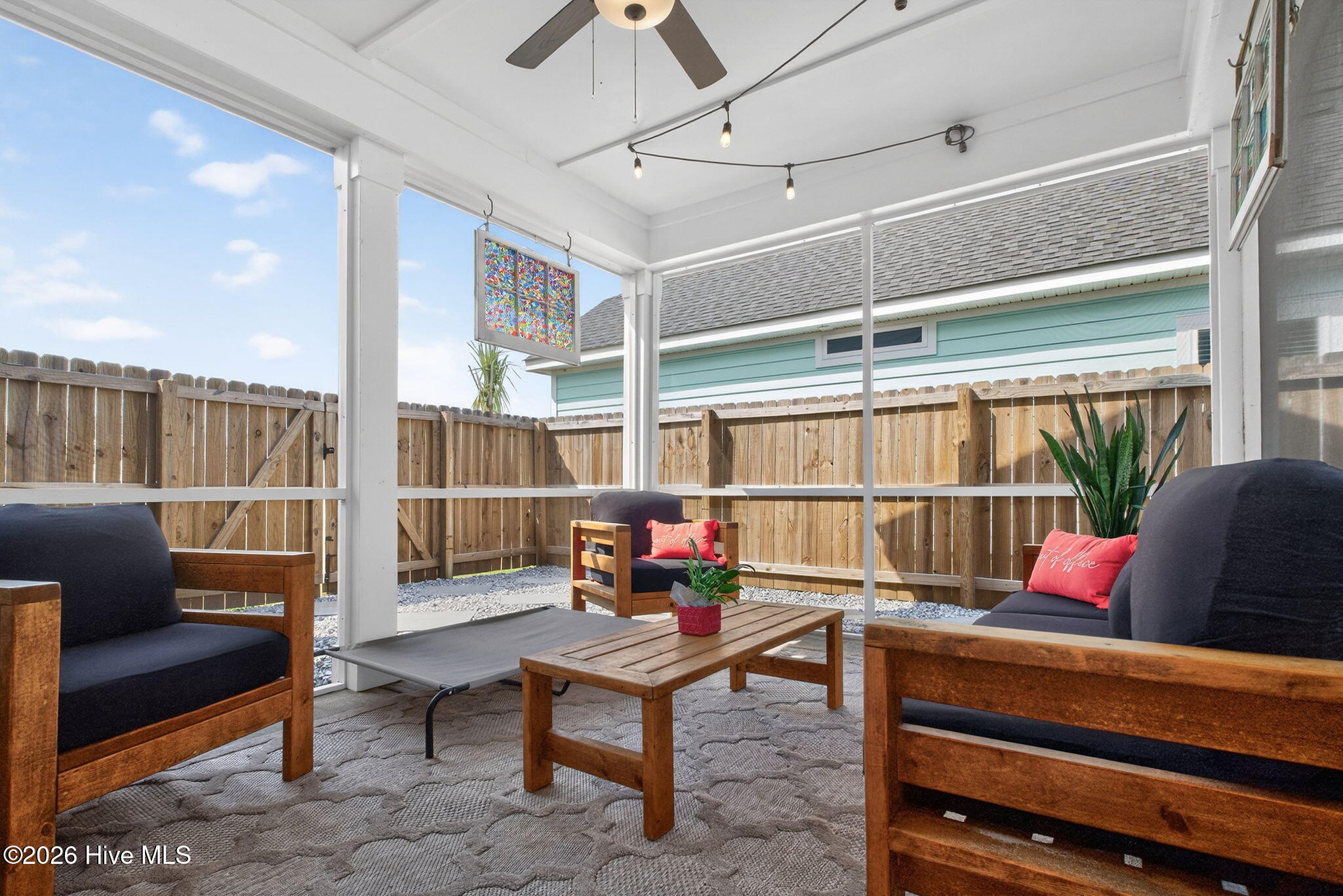 100559815 | Photo 25