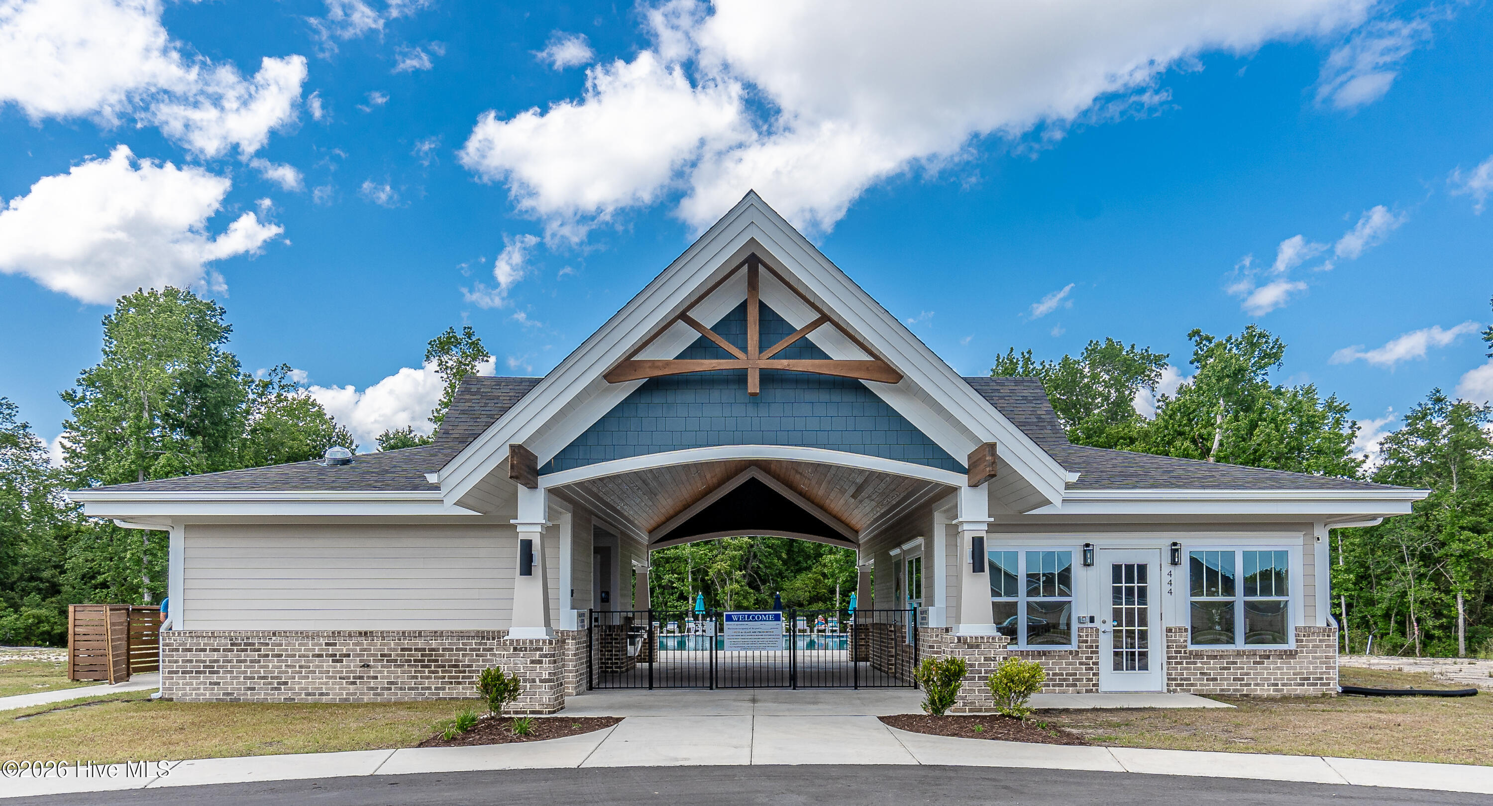 100558017 | Photo 45