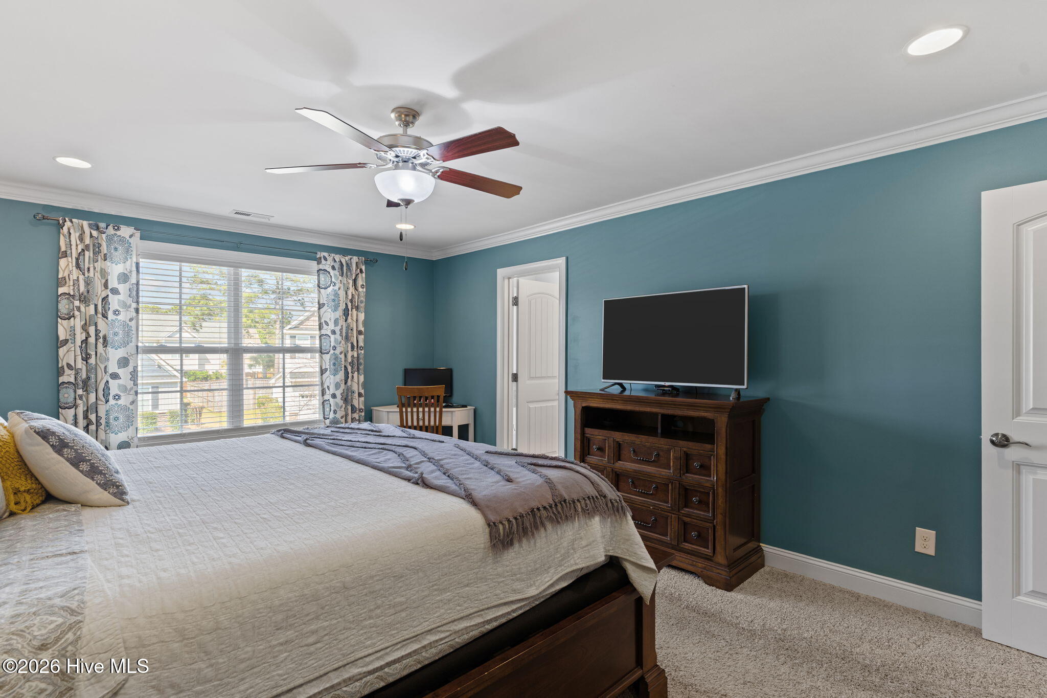 100564202 | Photo 28