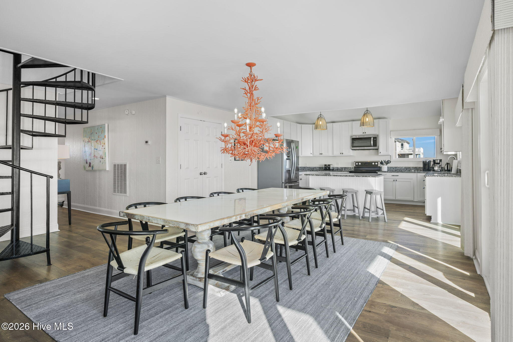 100552942 | Photo 14