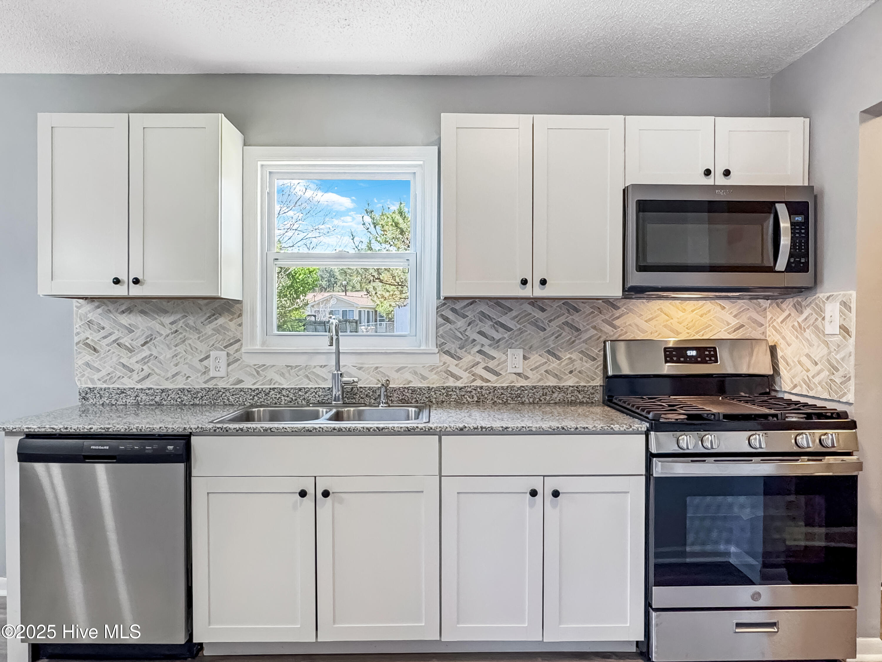 1602 Forbes Court, Wilmington, NC 28405 – photo 7: 15369afaa1c29a7165c2afec034374574c5a28d4