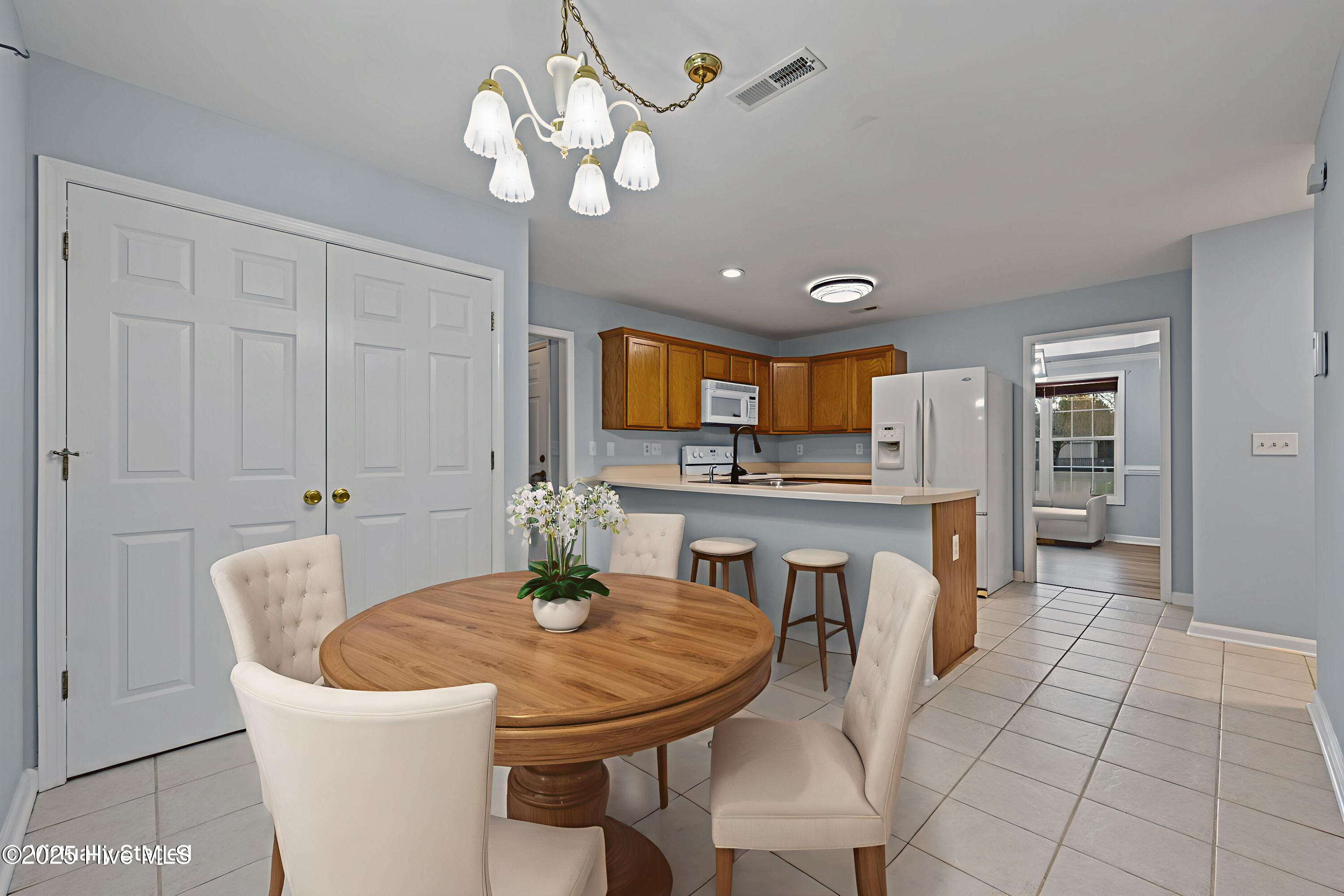 100545429 | Photo 12