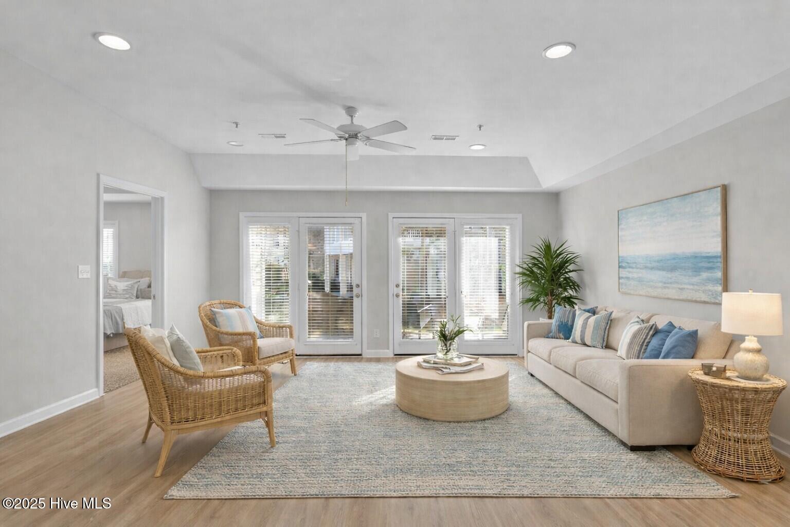 100545876 | Photo 23