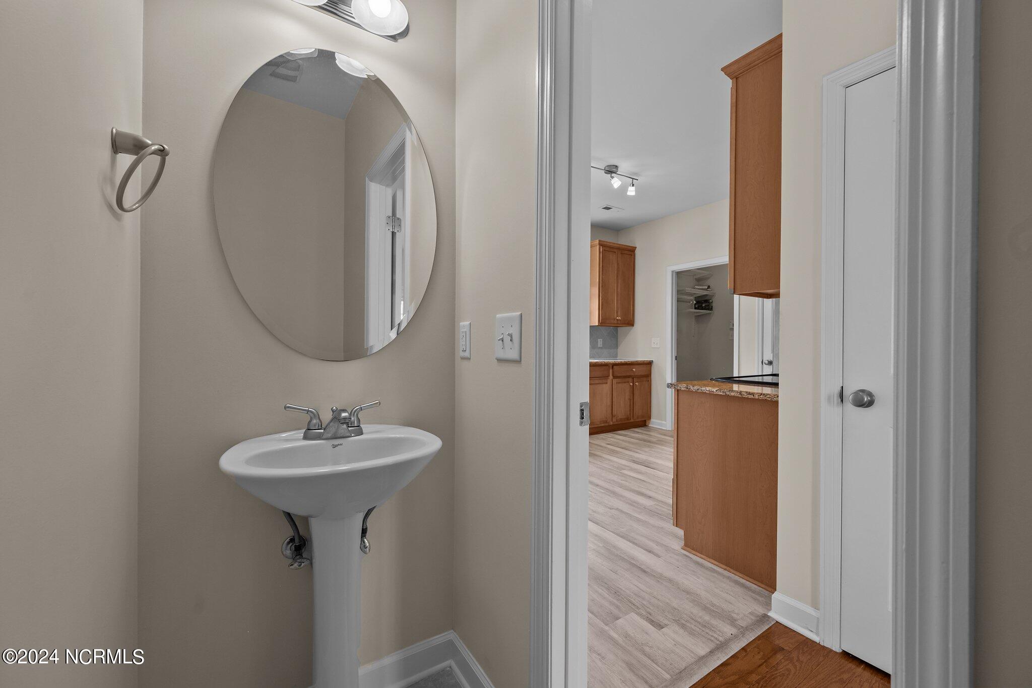 100549722 | Photo 15