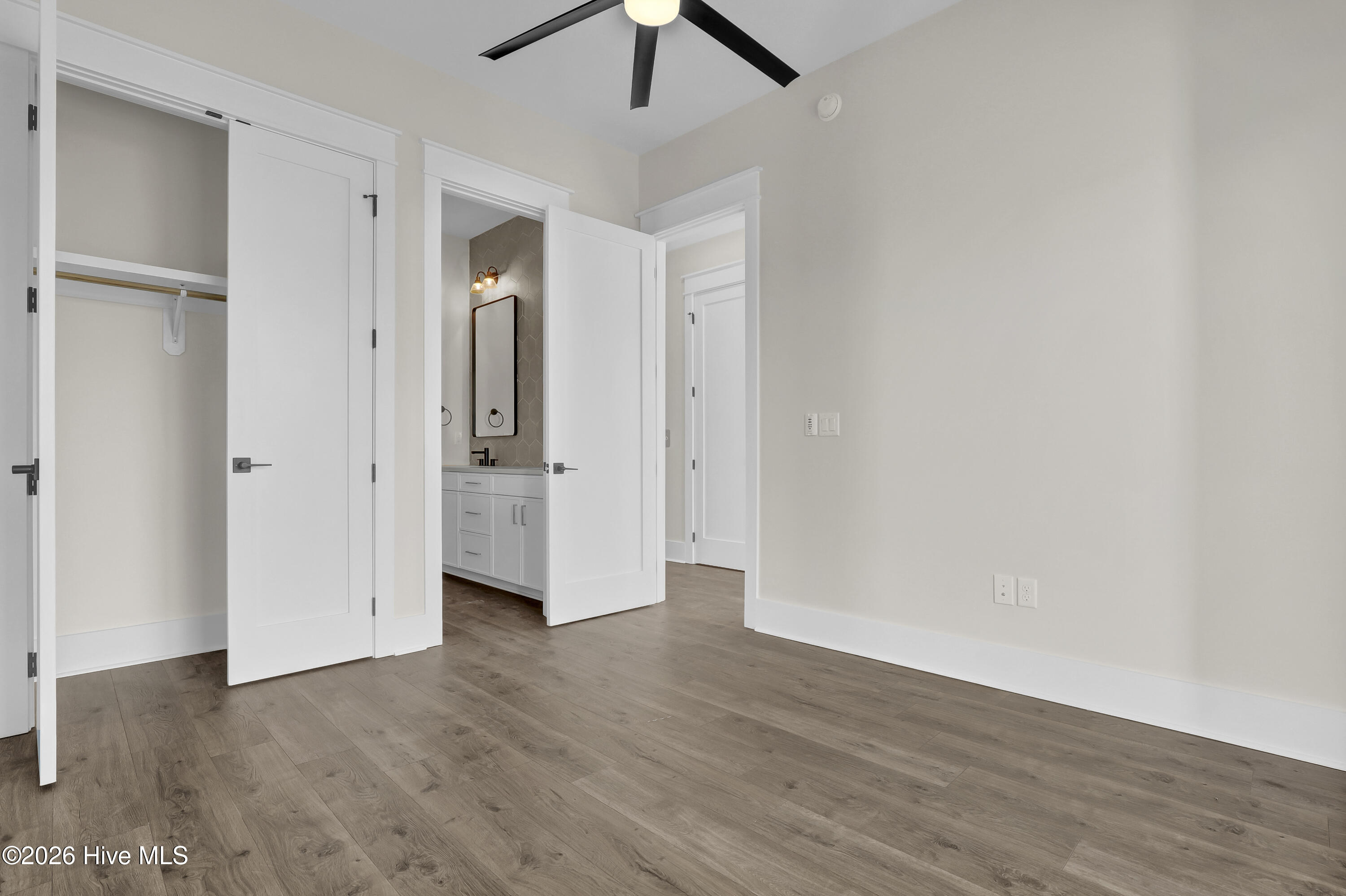 100556414 | Photo 36