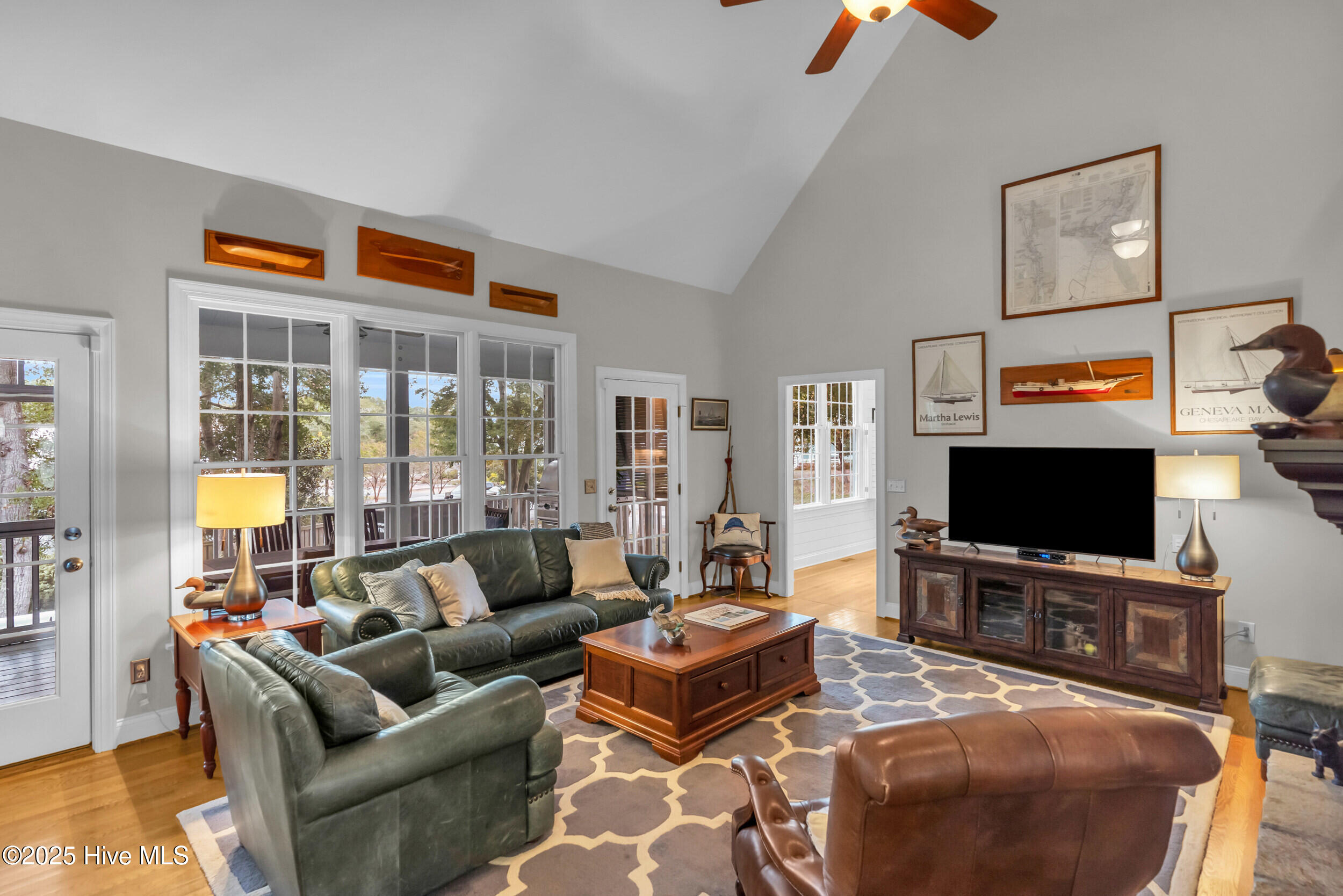 100537749 | Photo 13