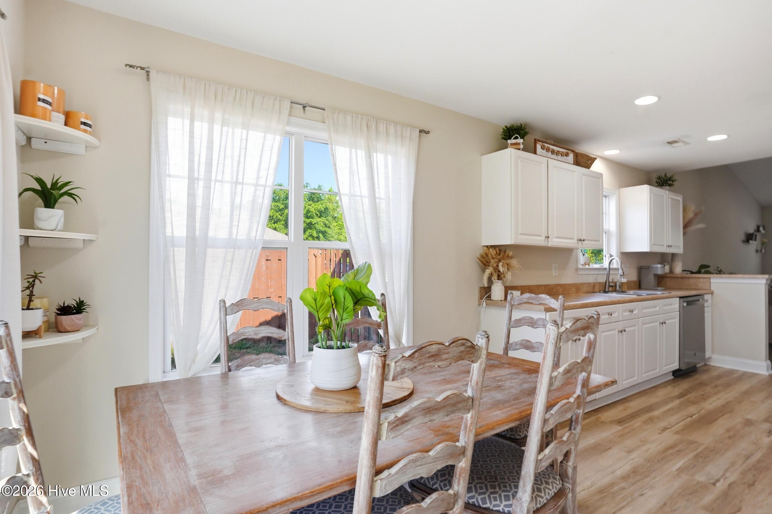 100567490 | Photo 12