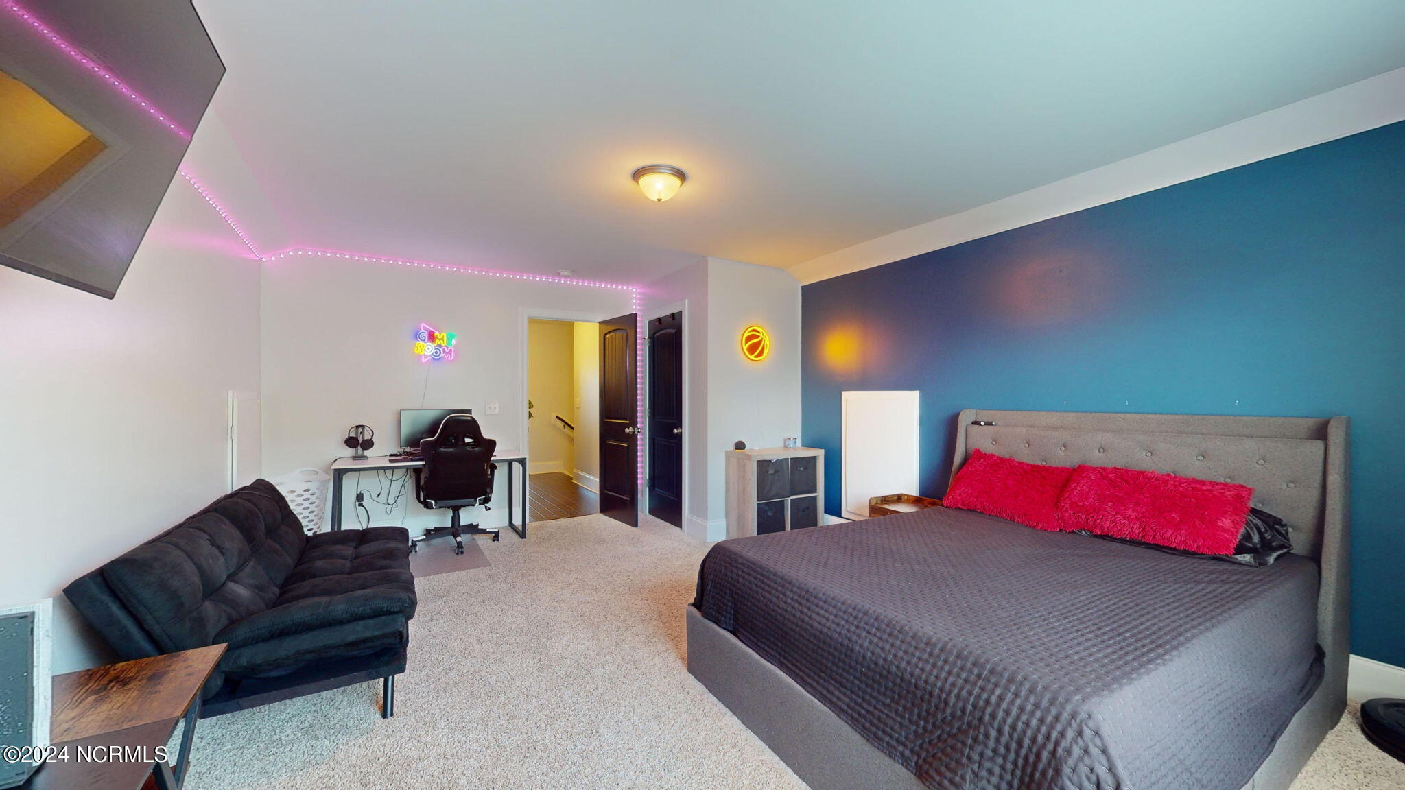 Upstairs bedroom 4