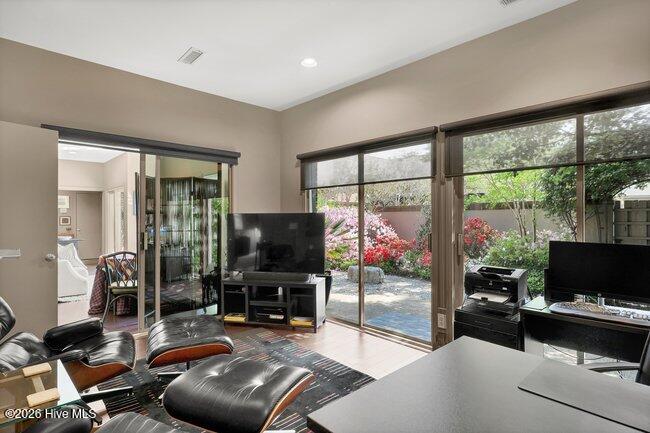 100567755 | Photo 33