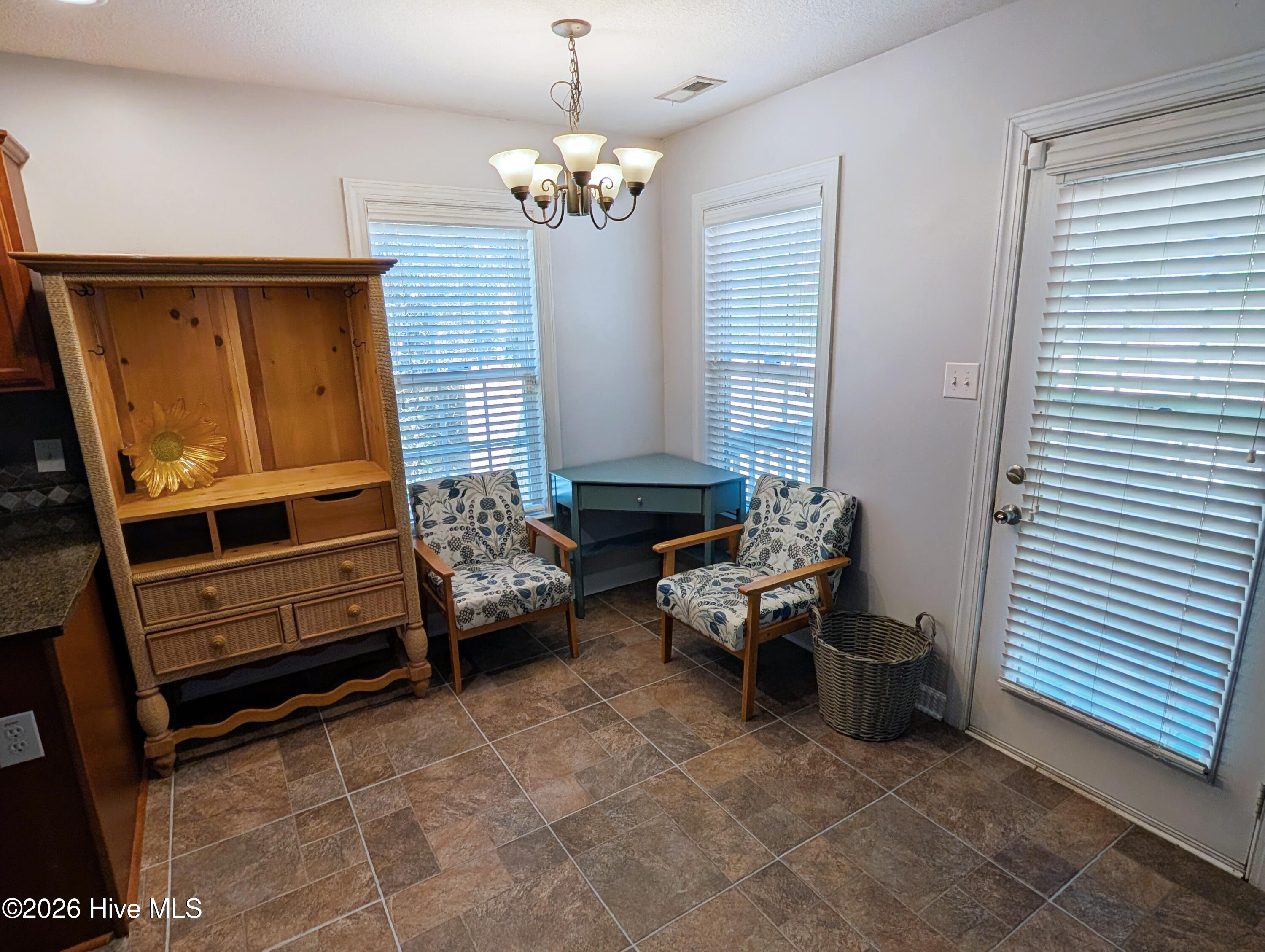 100564734 | Photo 60