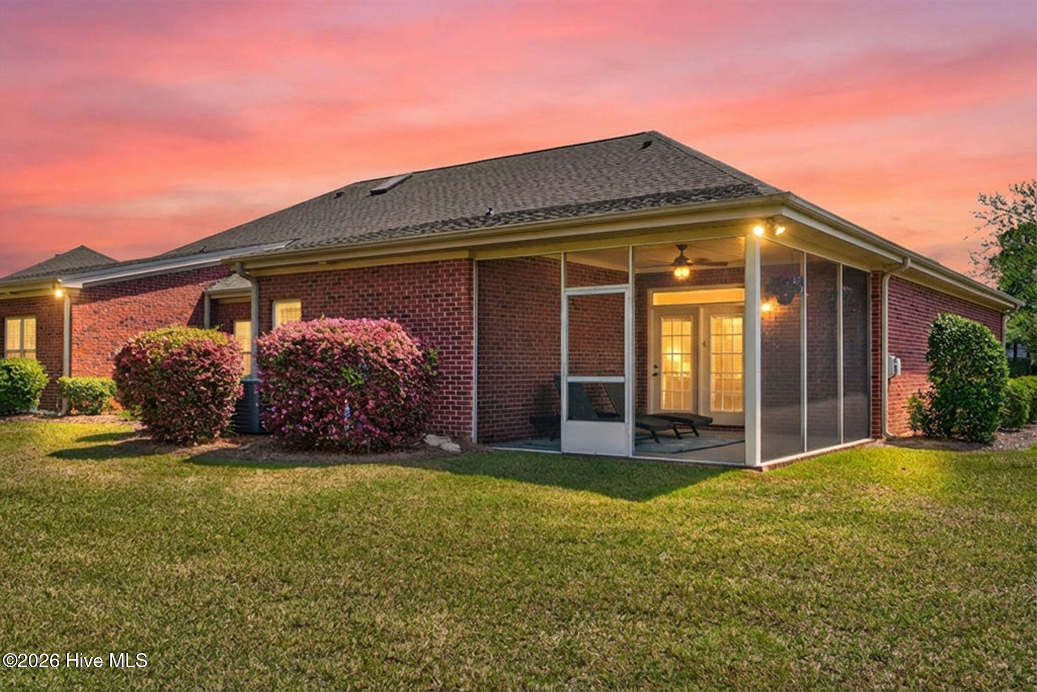 100566097 | Photo 42