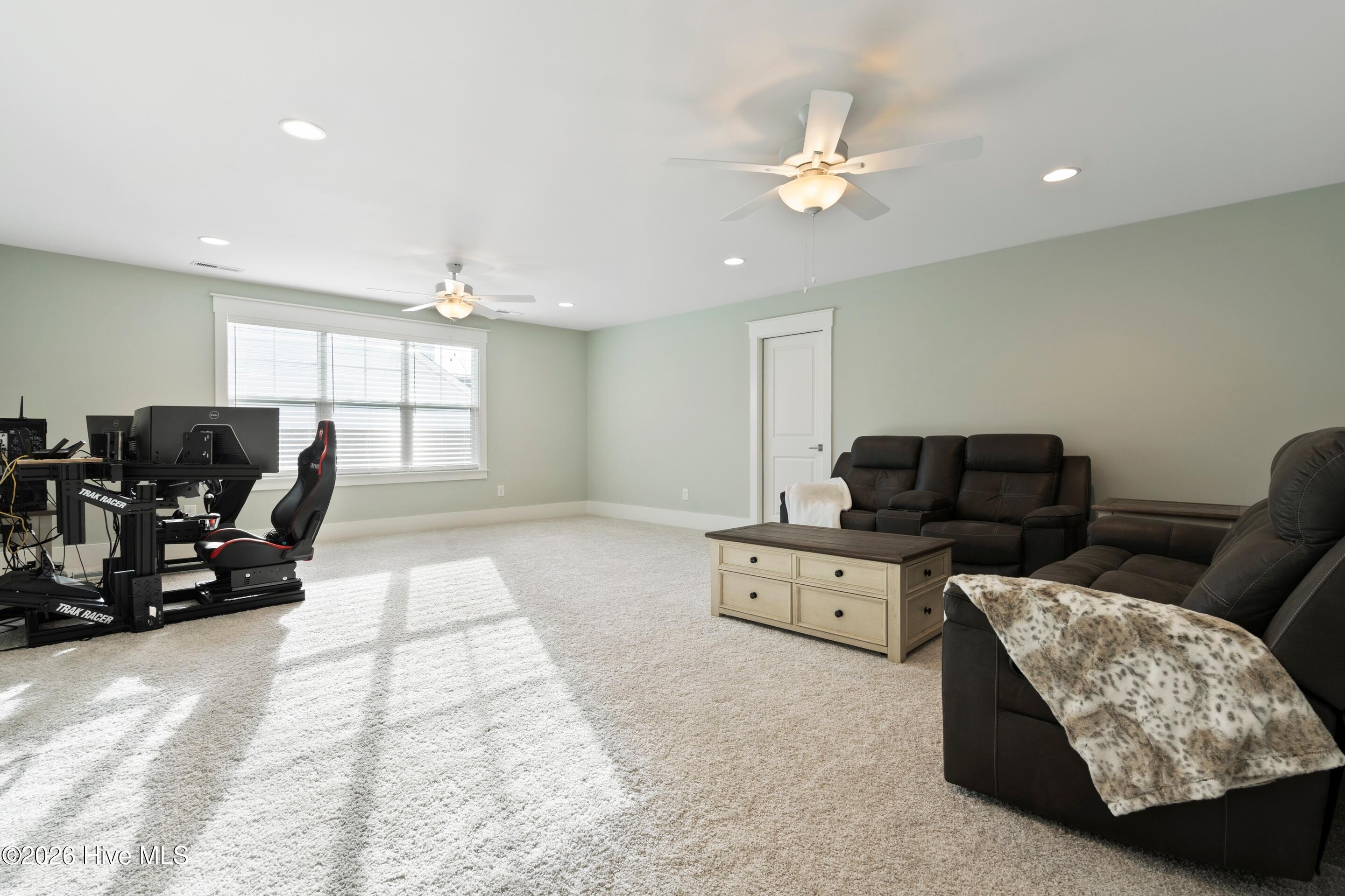 100549820 | Photo 26