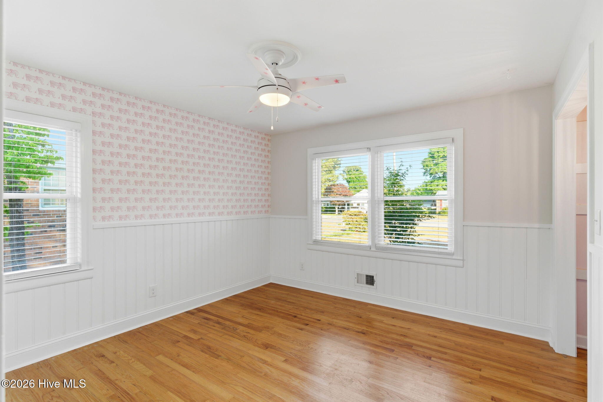 100569519 | Photo 28