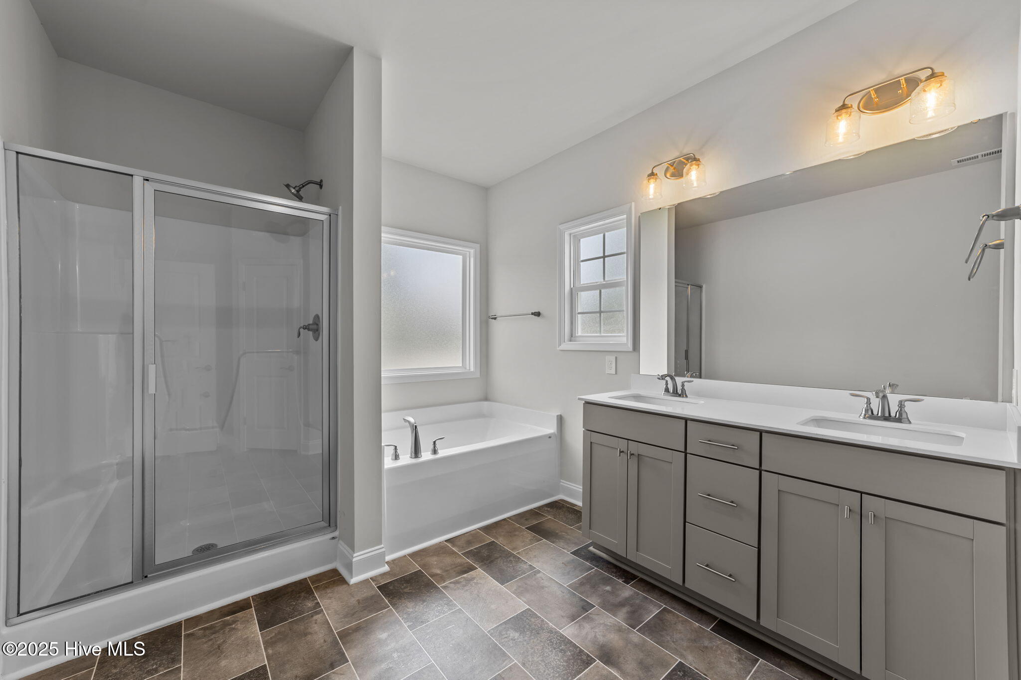 100523816 | Photo 25