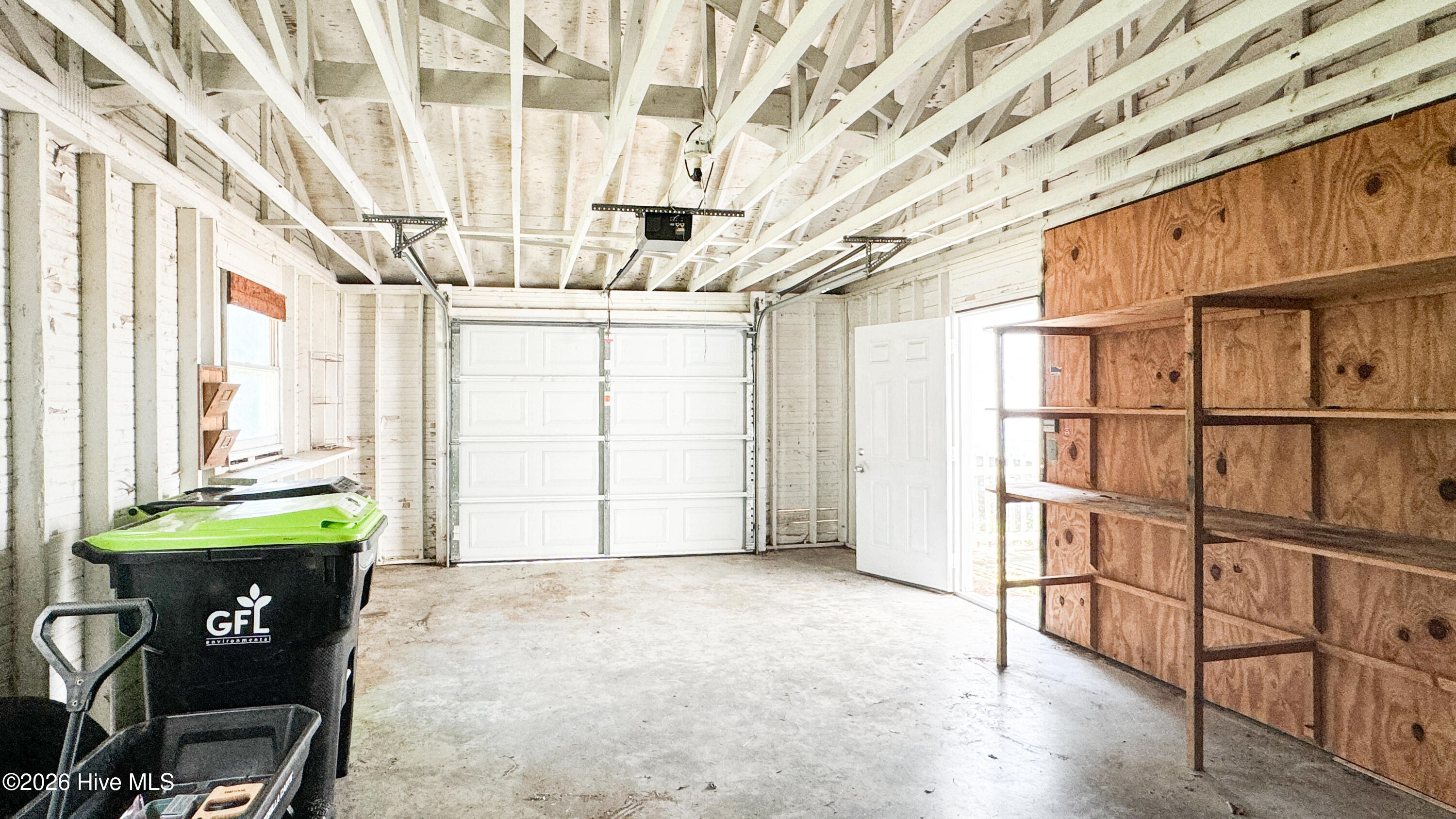 100565099 | Photo 32