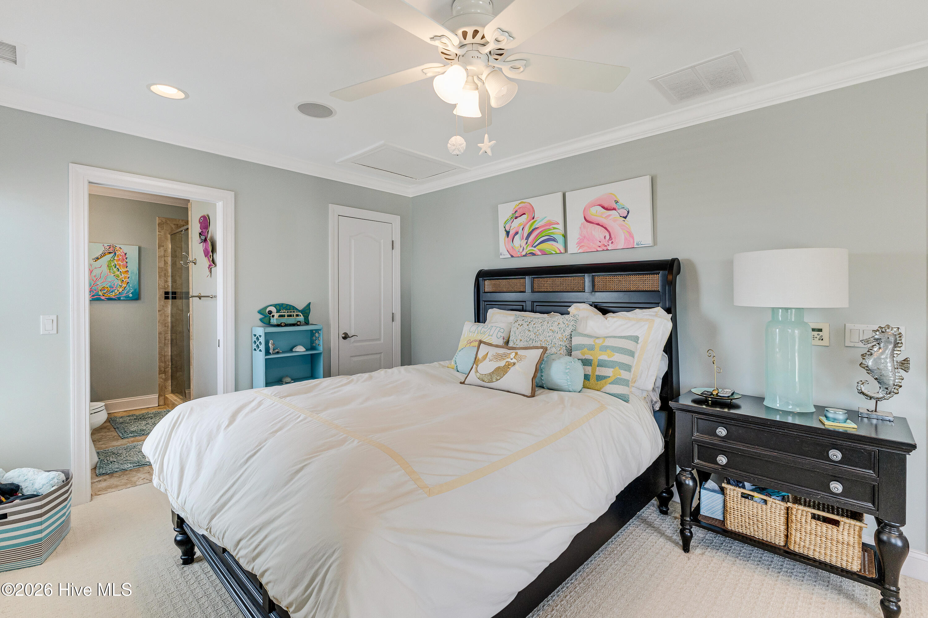 100567897 | Photo 30