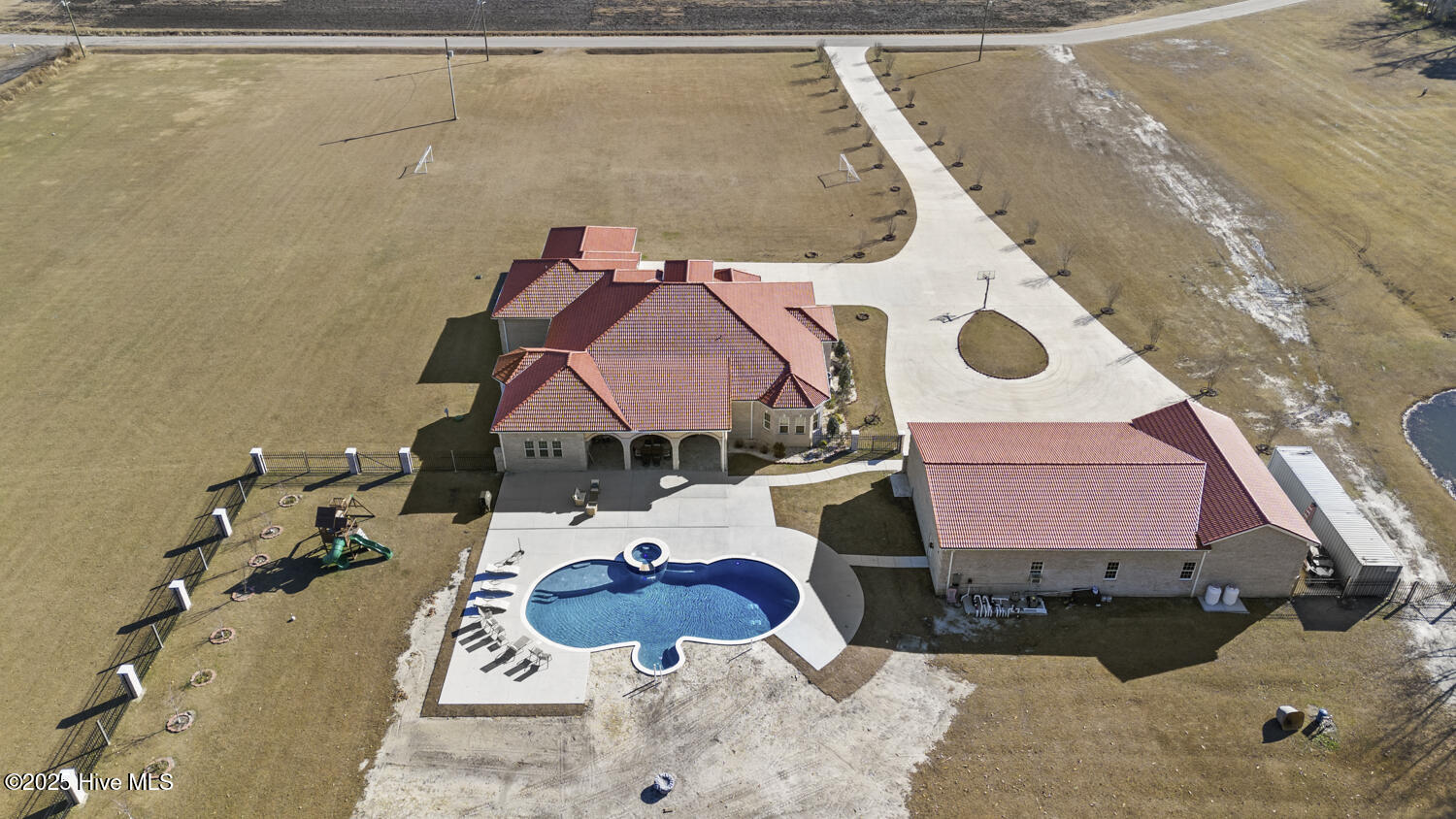 100546022 | Photo 76