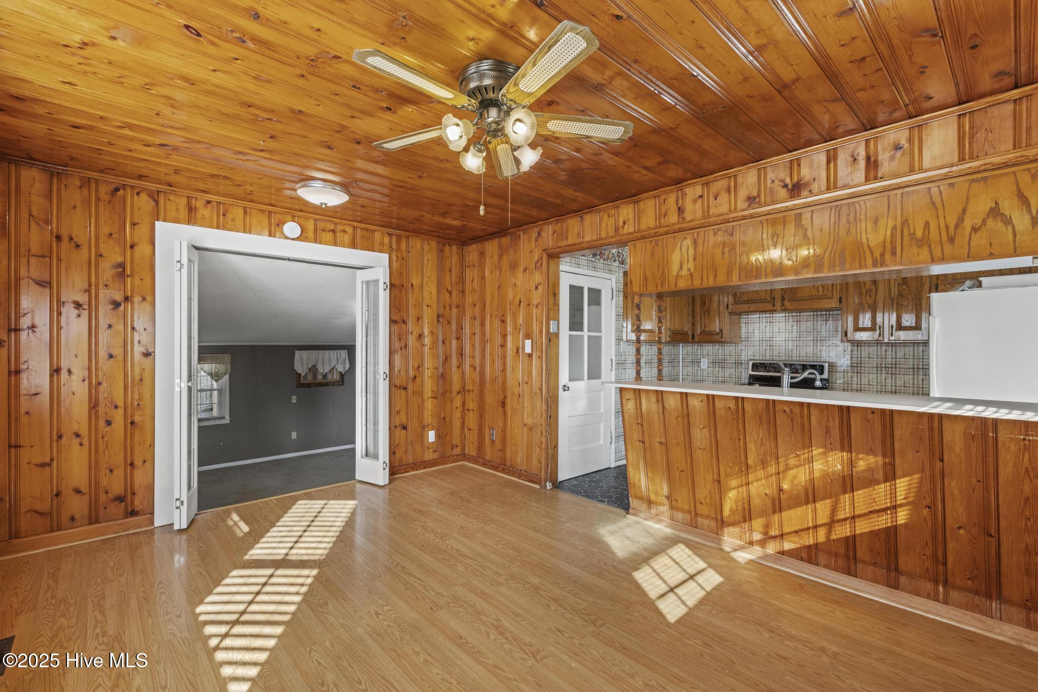 100532196 | Photo 22