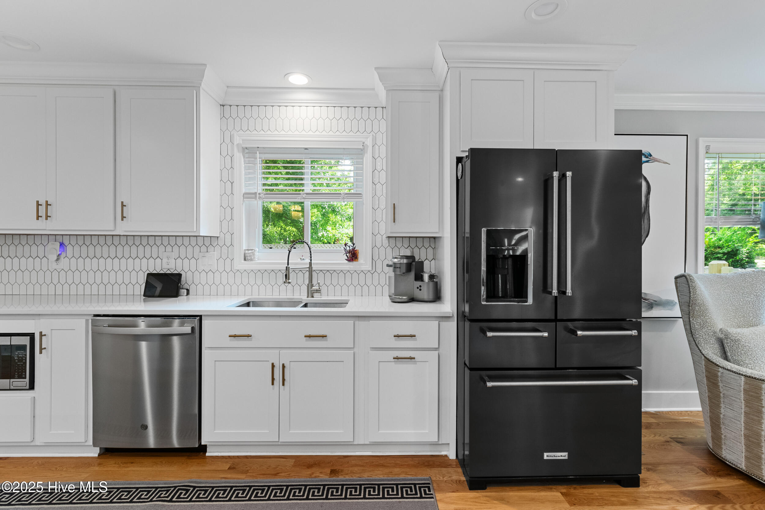 100561677 | Photo 19