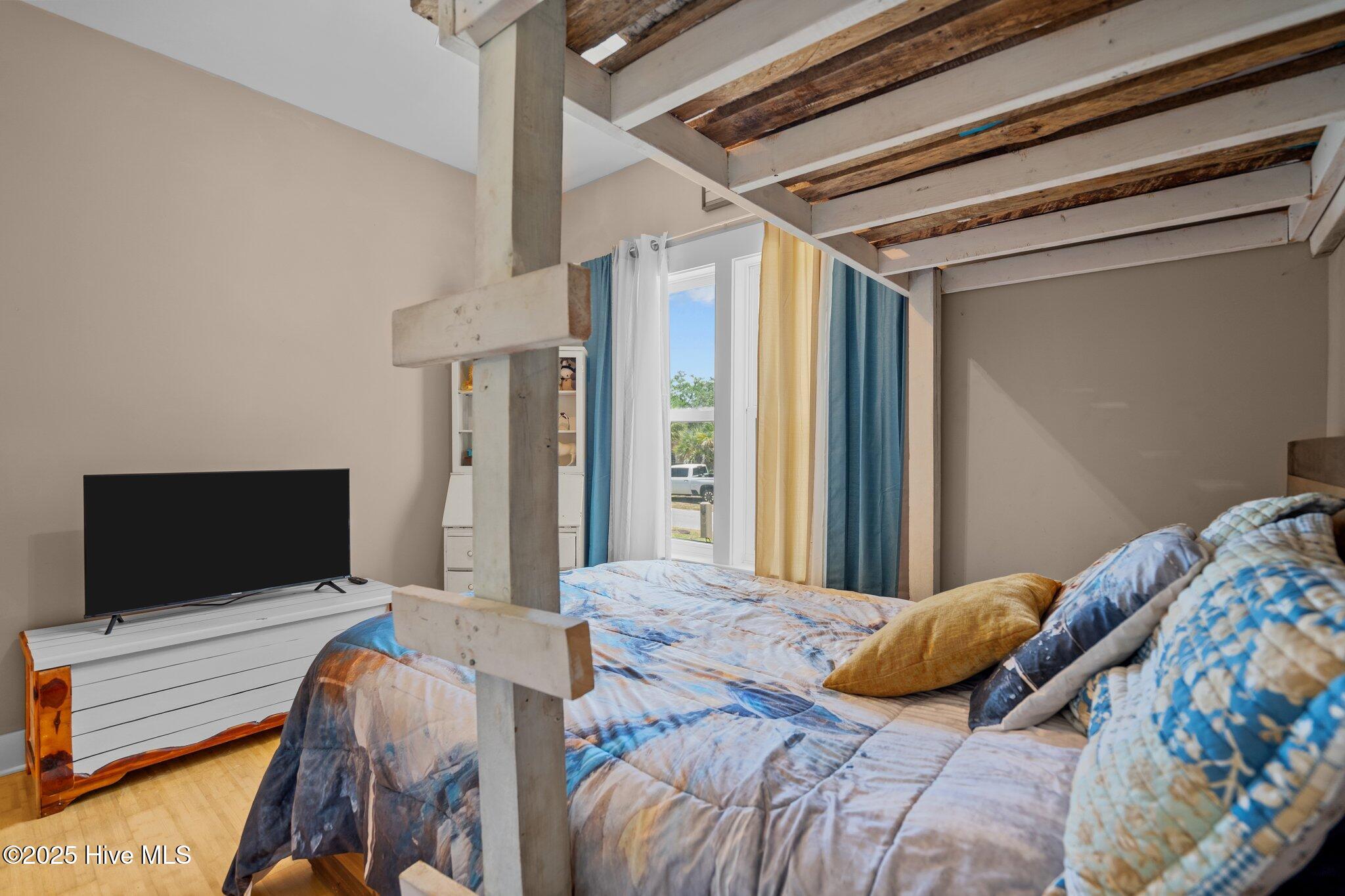 100516746 | Photo 22