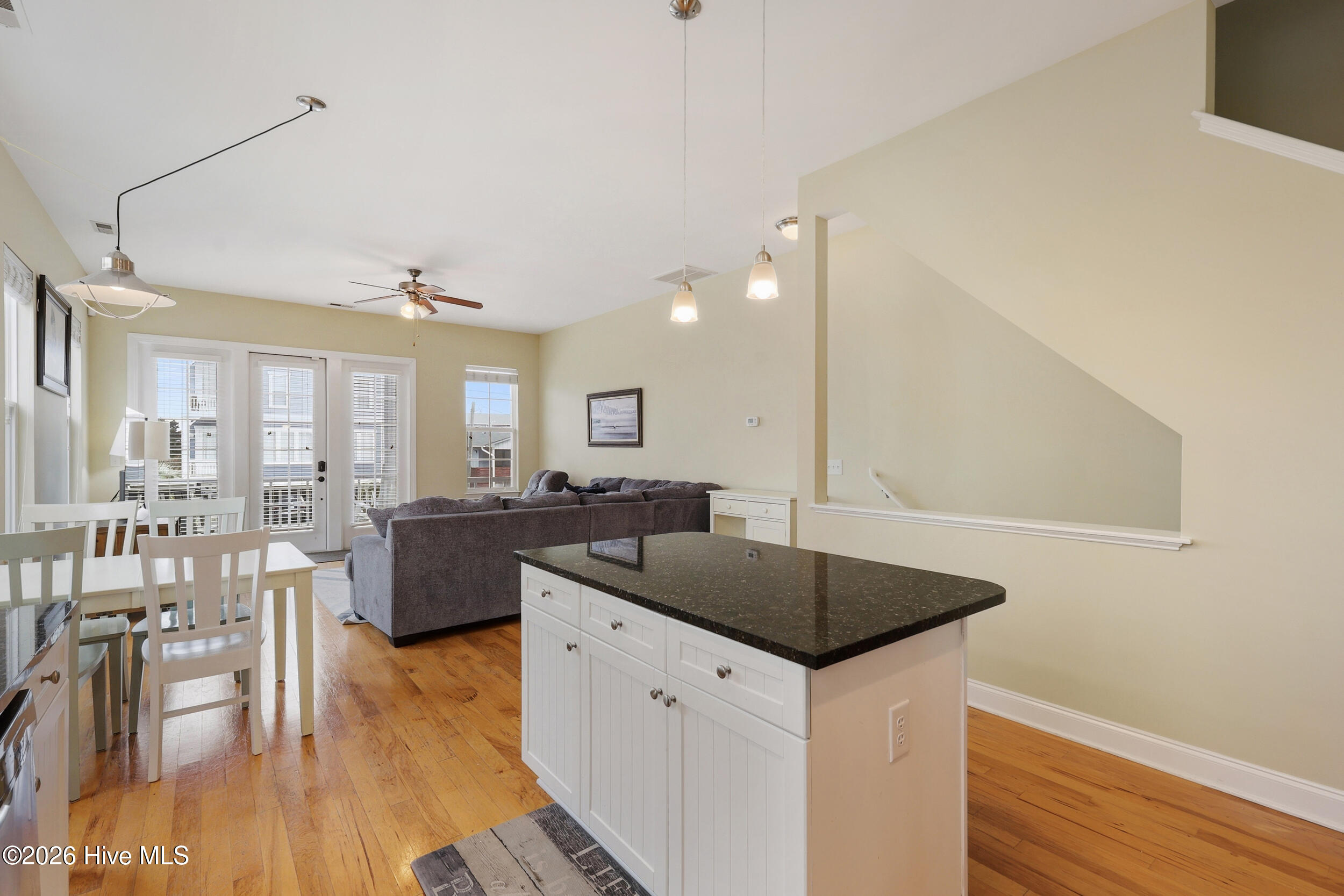 100562364 | Photo 10