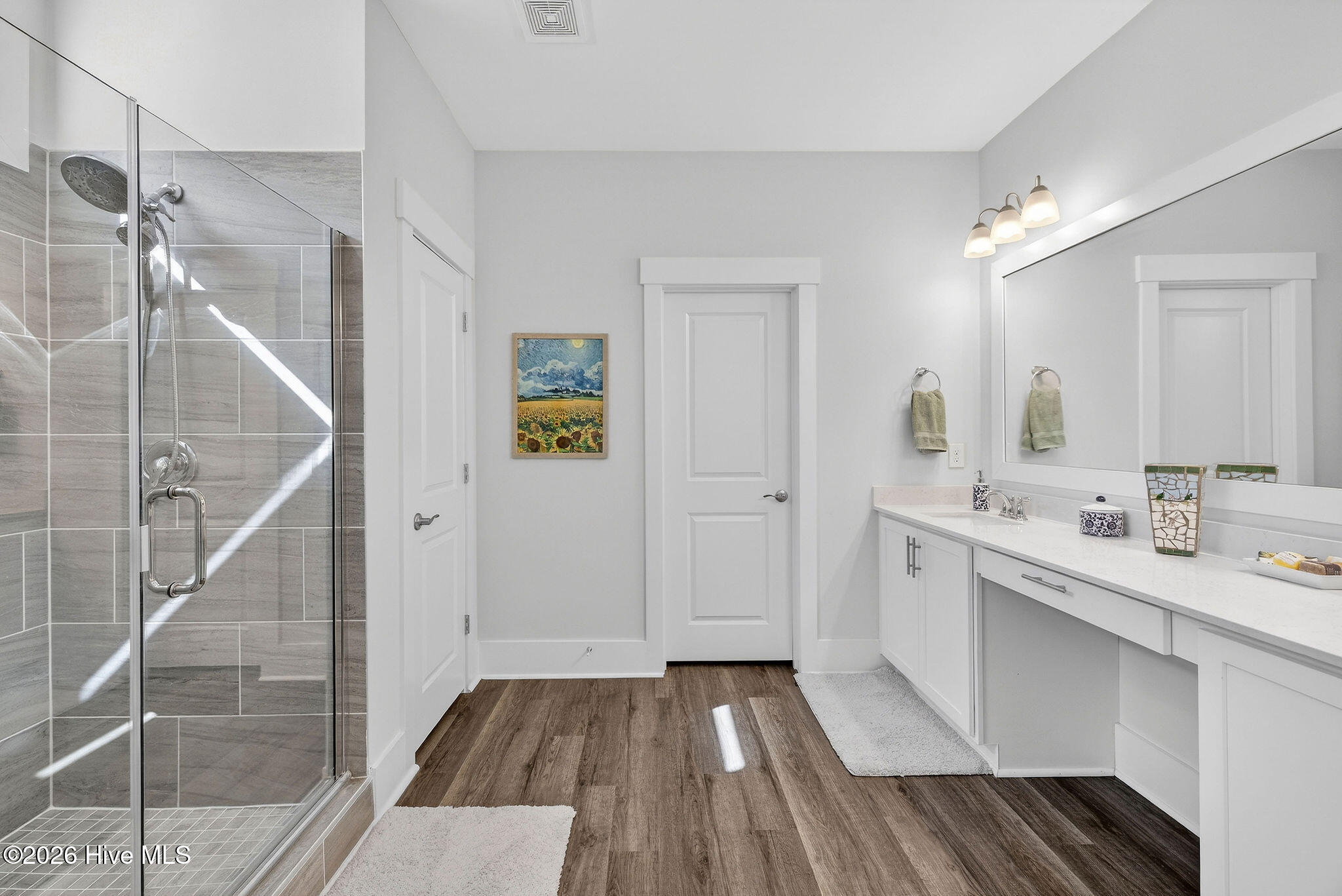 100563457 | Photo 30