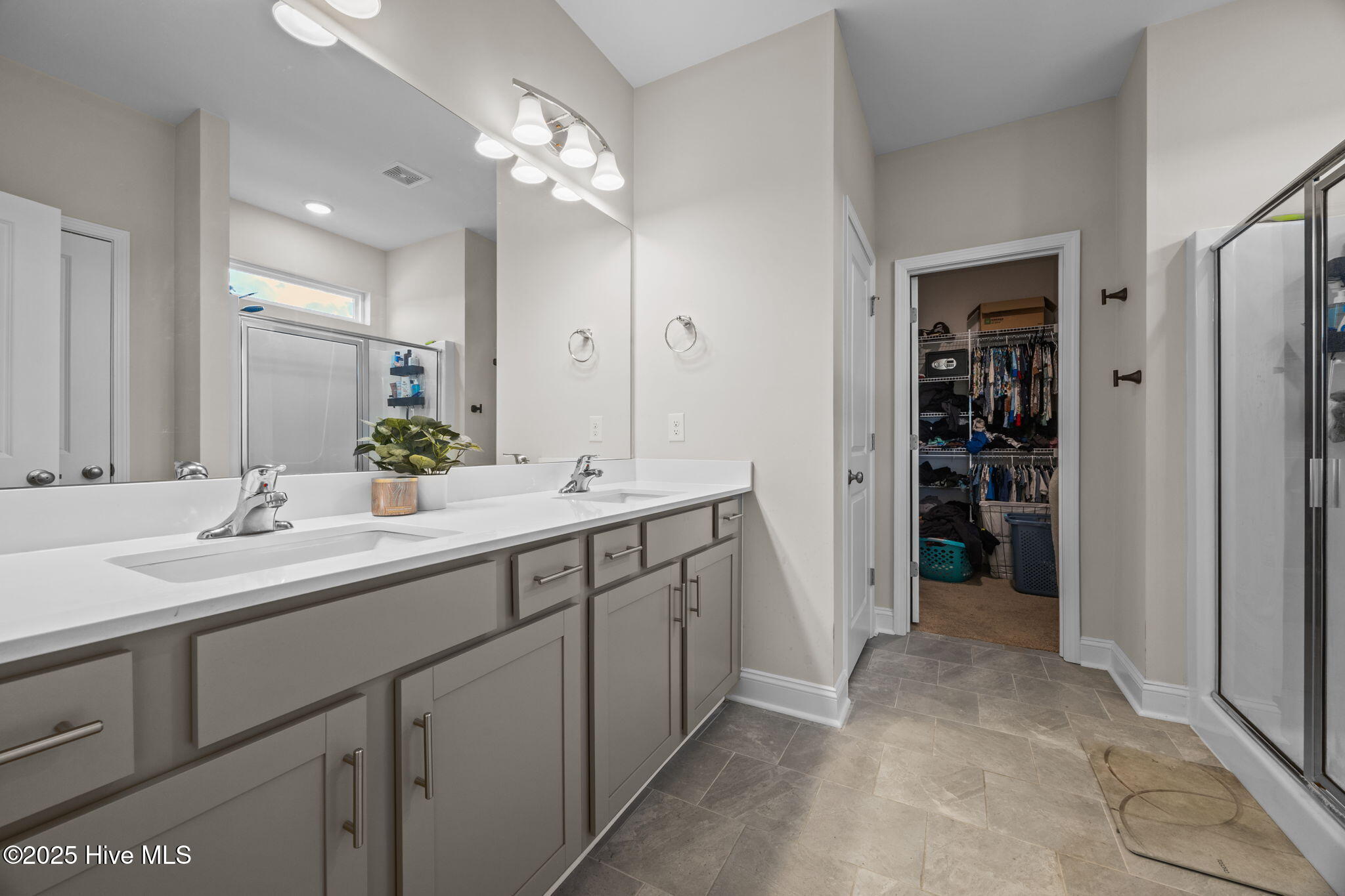 100522183 | Photo 16