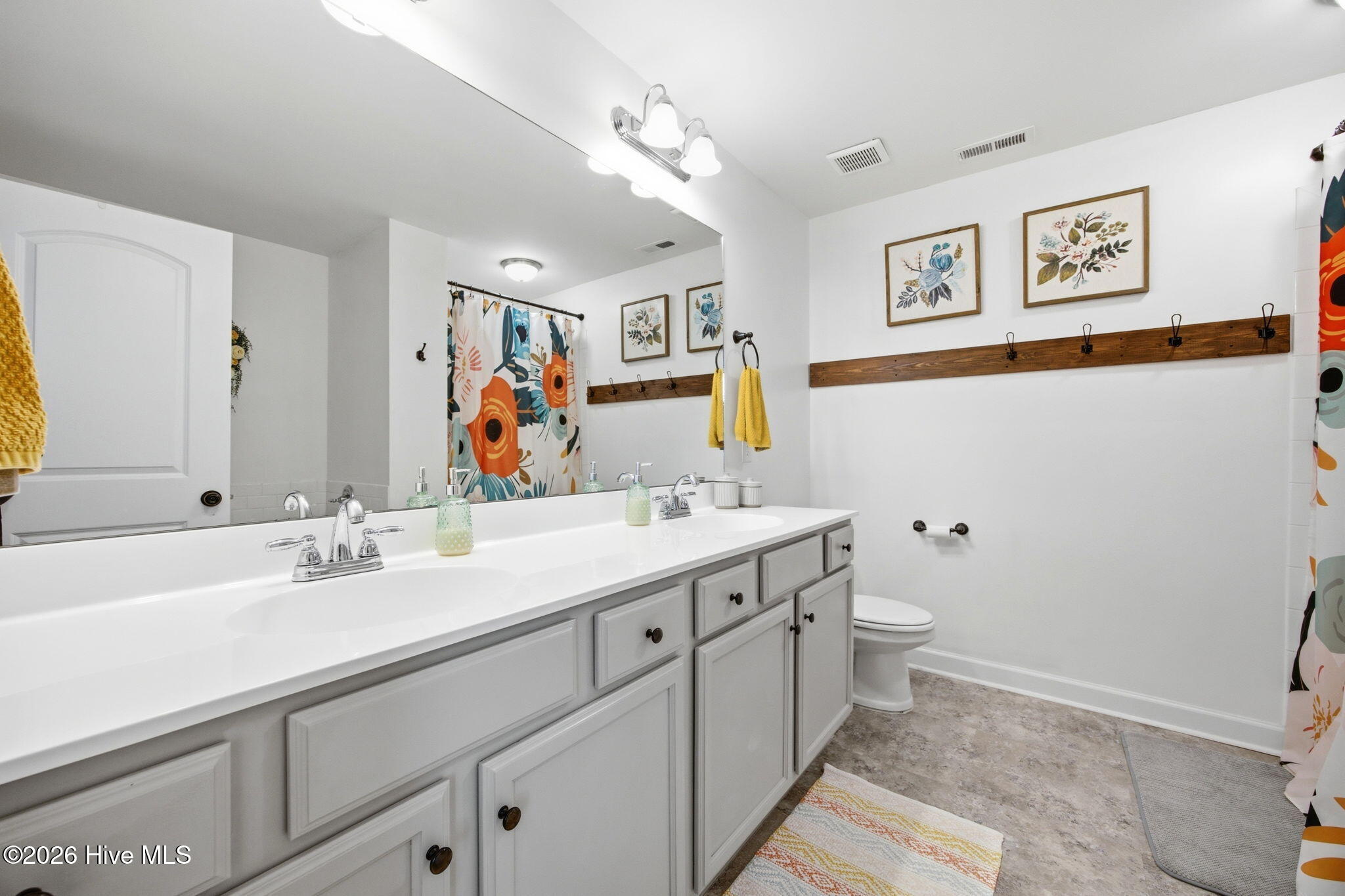 100570576 | Photo 21