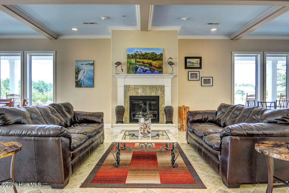 100553445 | Photo 38