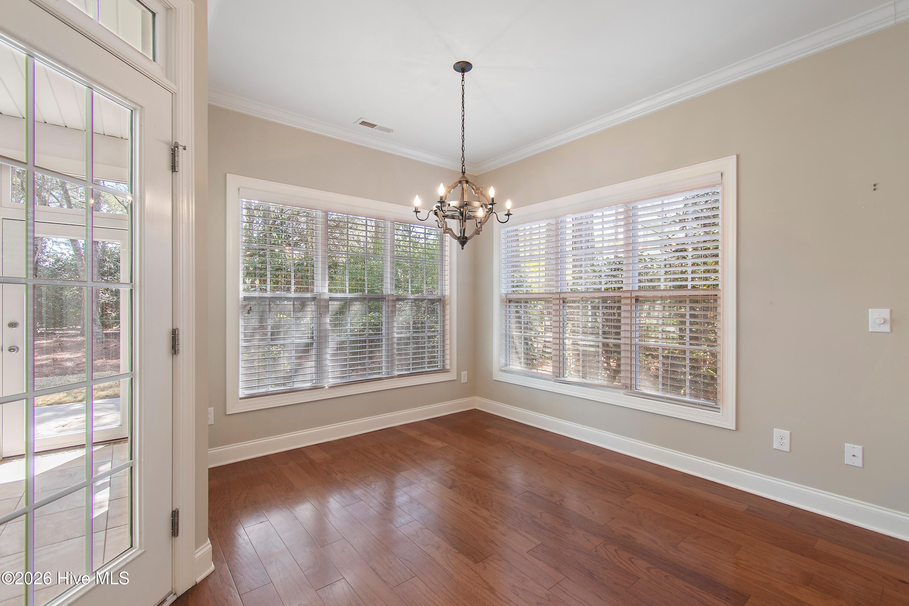 100563713 | Photo 19