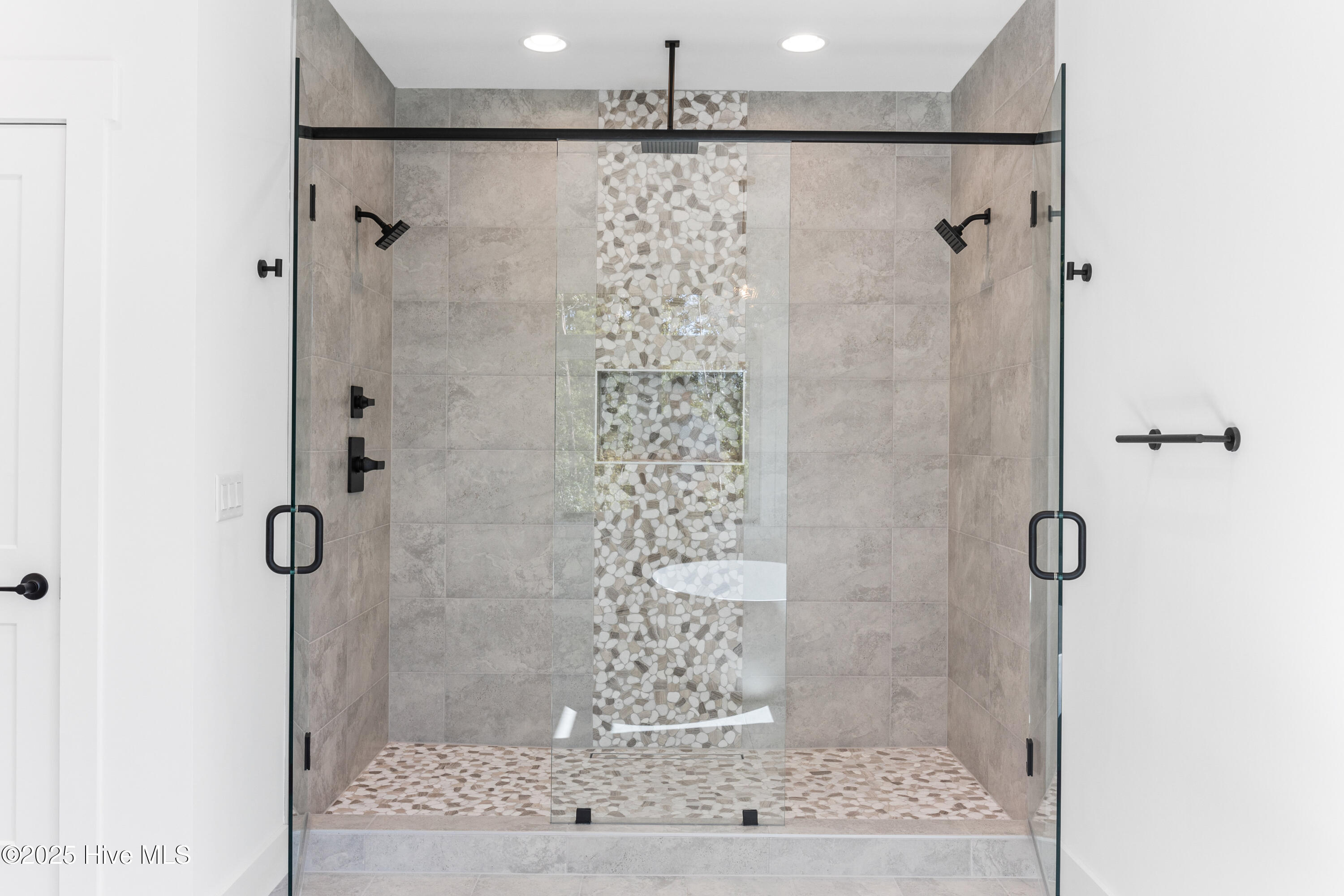 100535066 | Photo 28