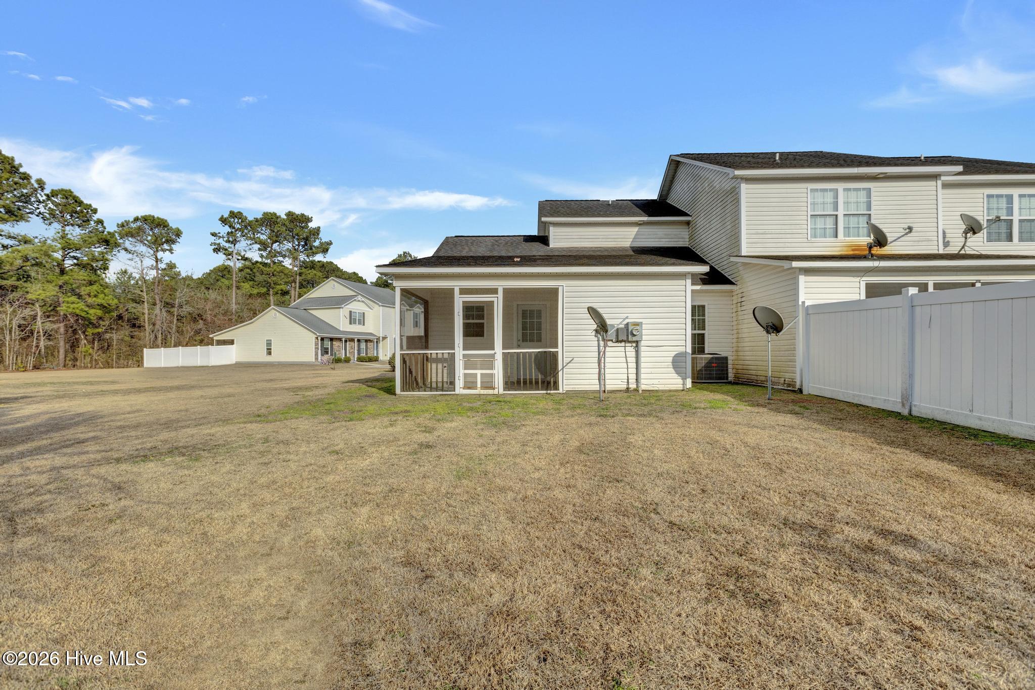 100567665 | Photo 18