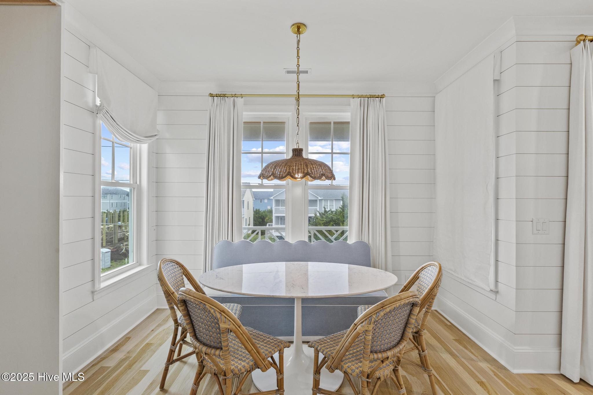 100565849 | Photo 49