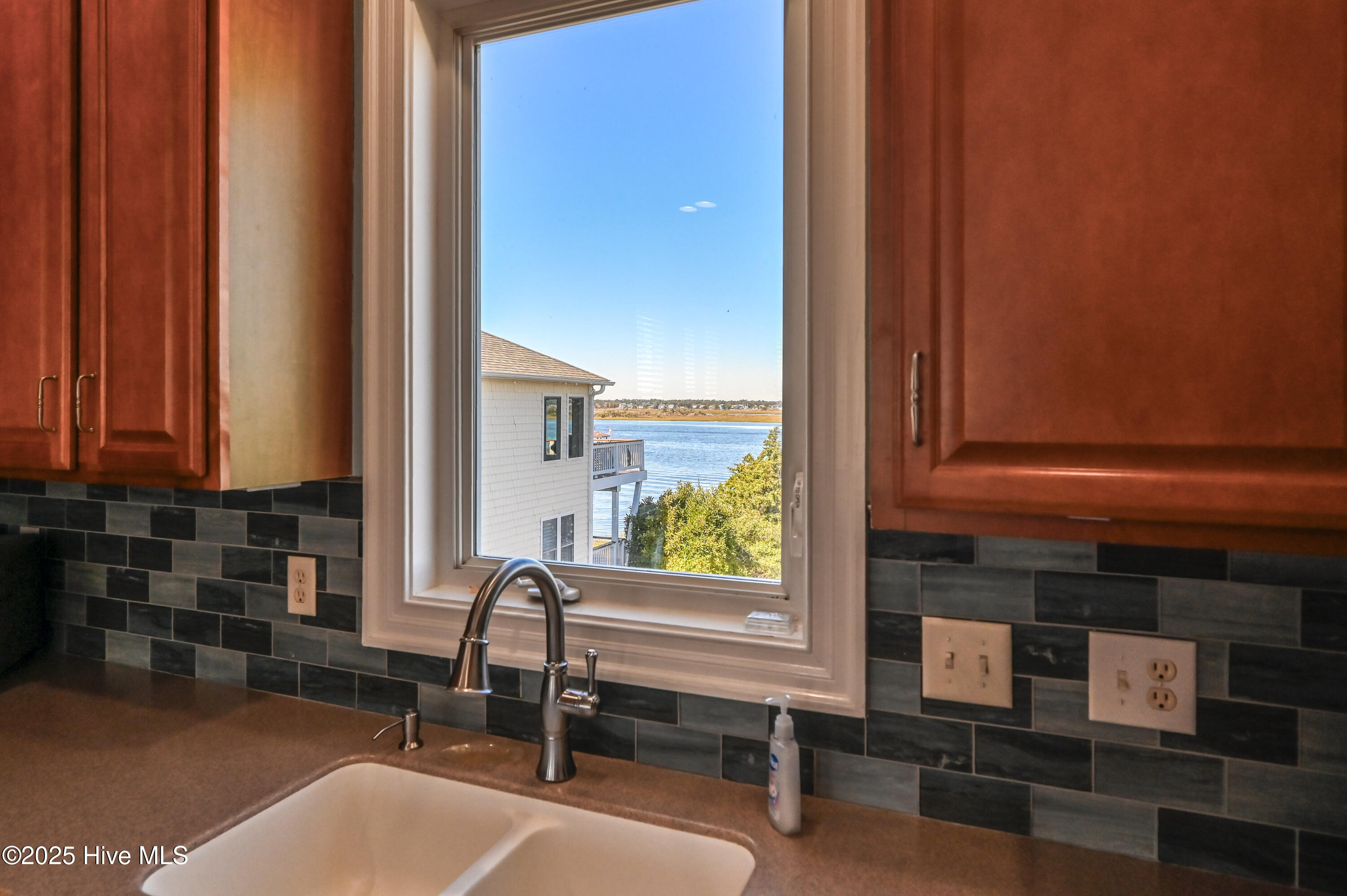 100518559 | Photo 15