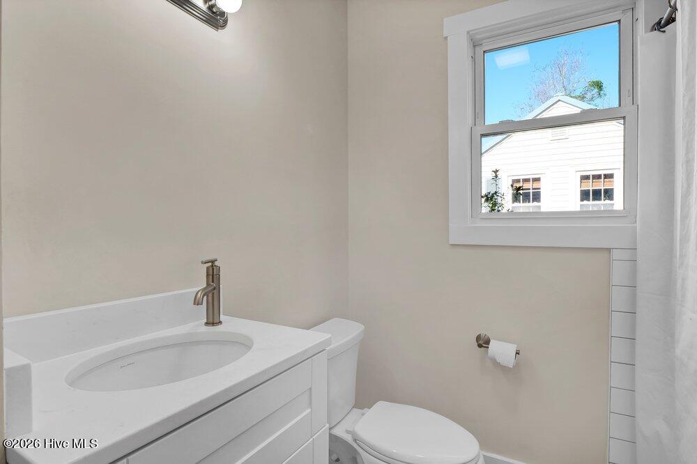 100560738 | Photo 22