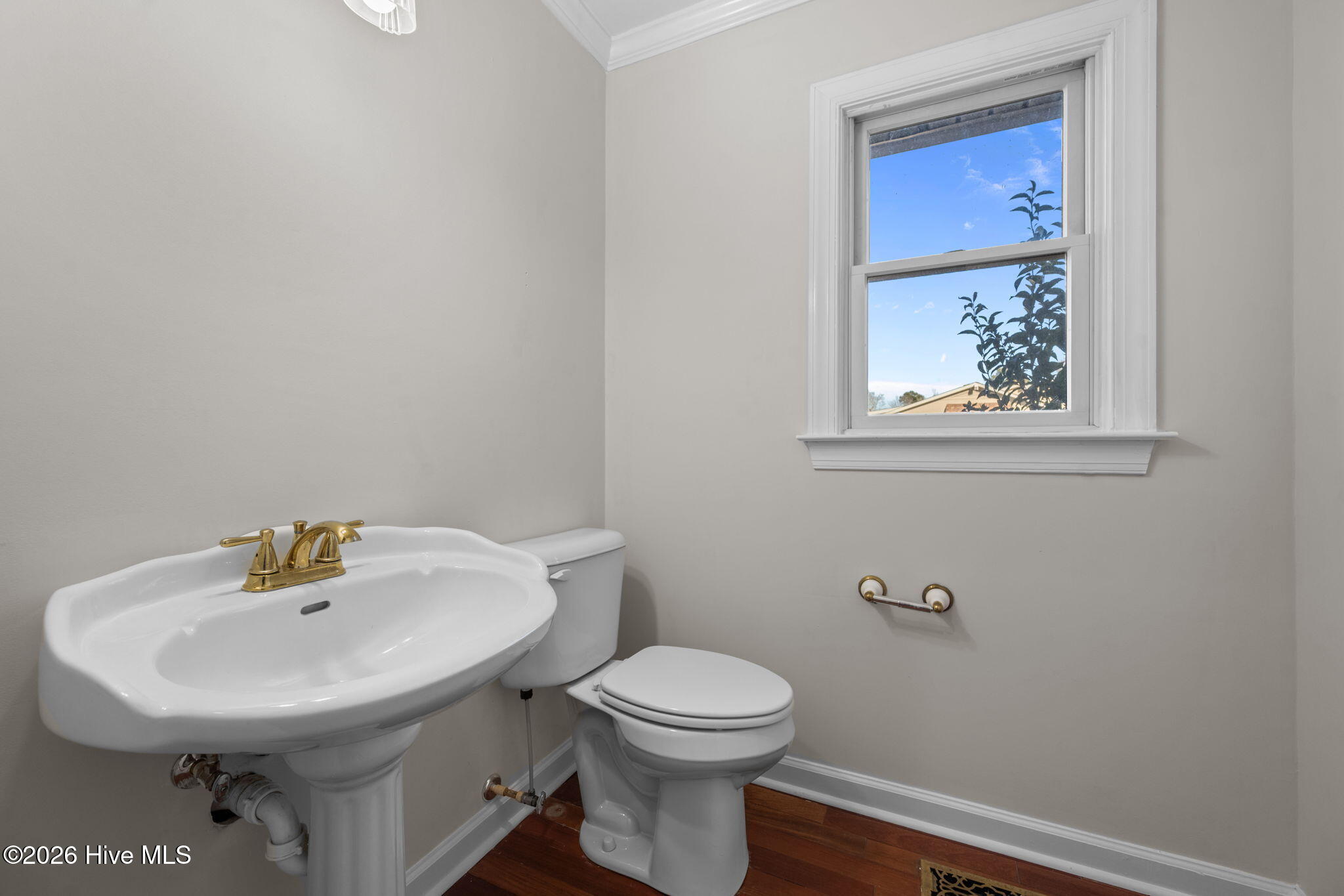 100542324 | Photo 63