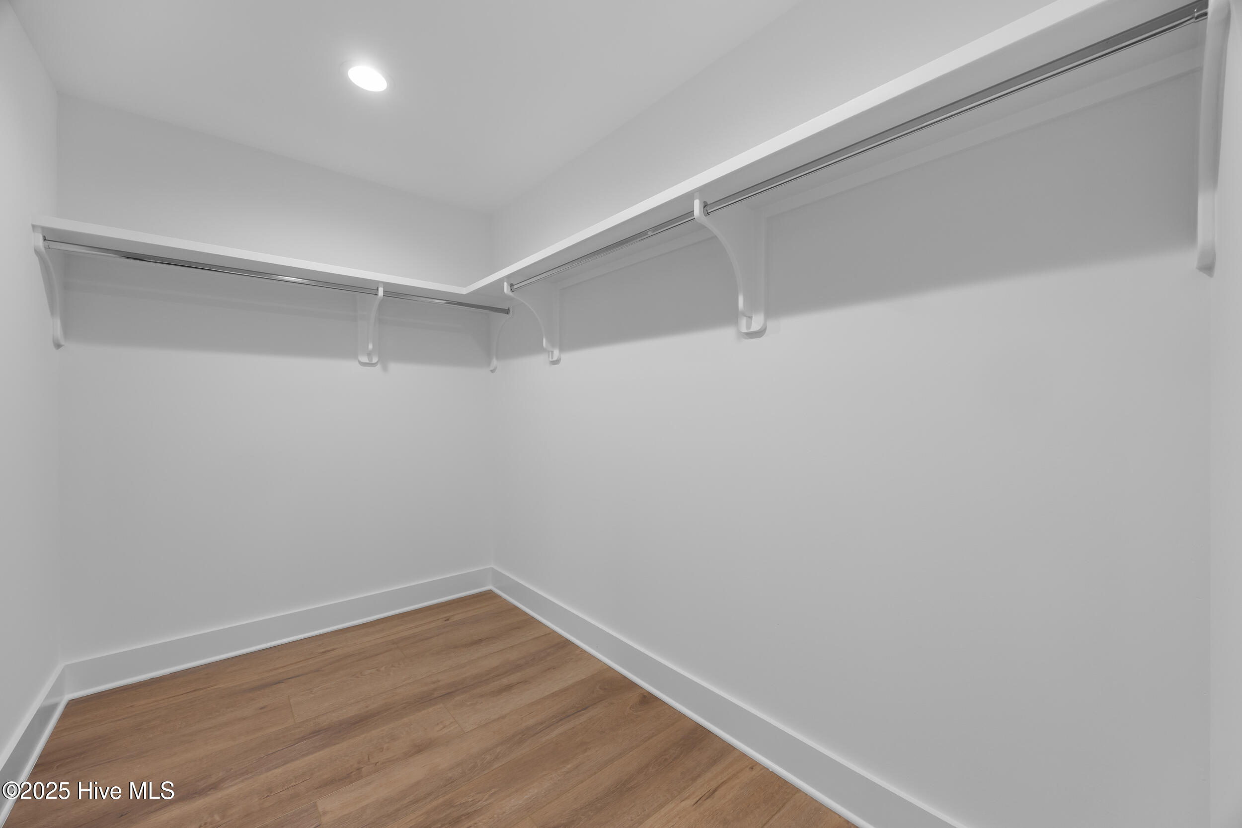 100544279 | Photo 21