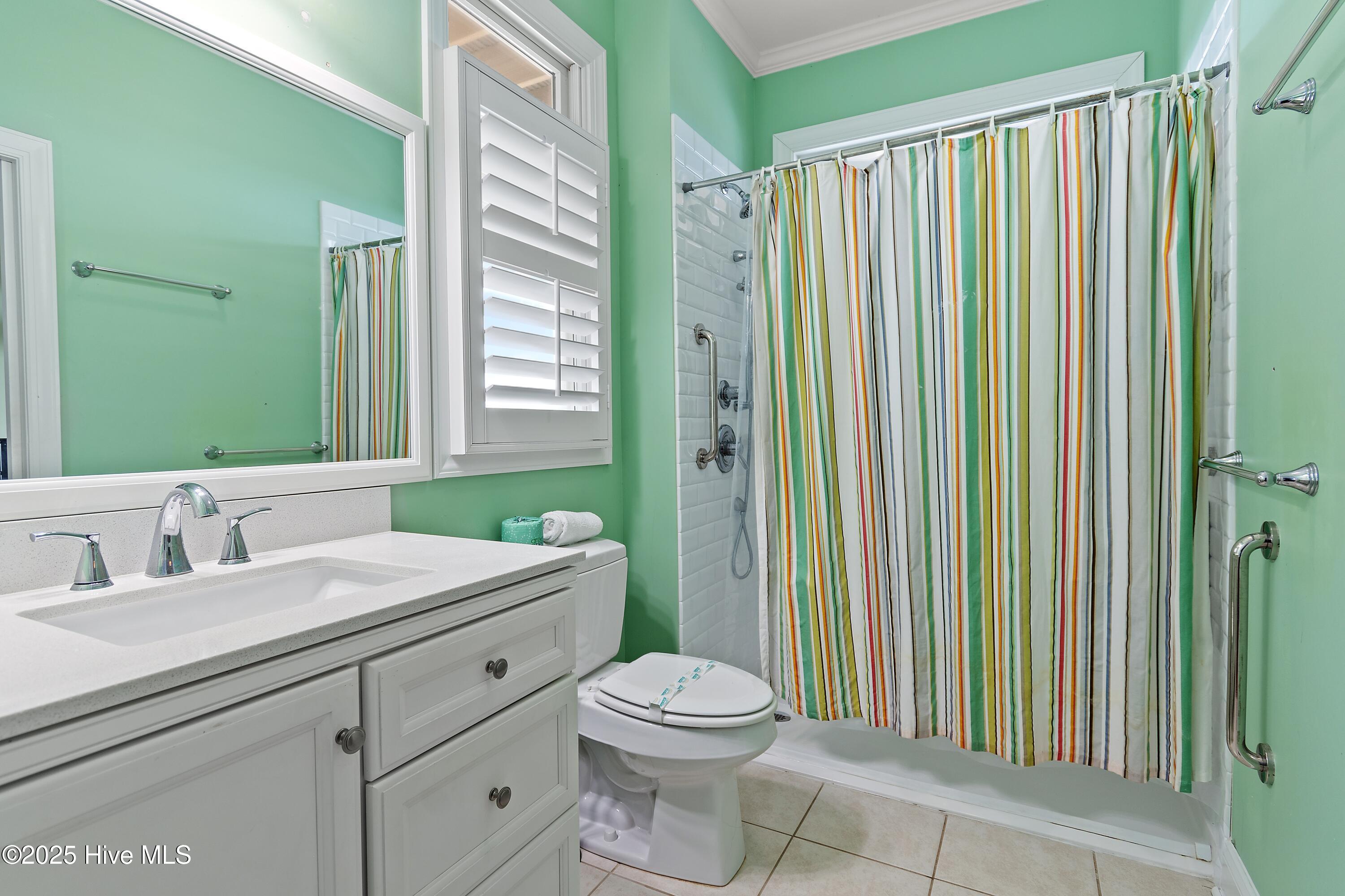 100504065 | Photo 42