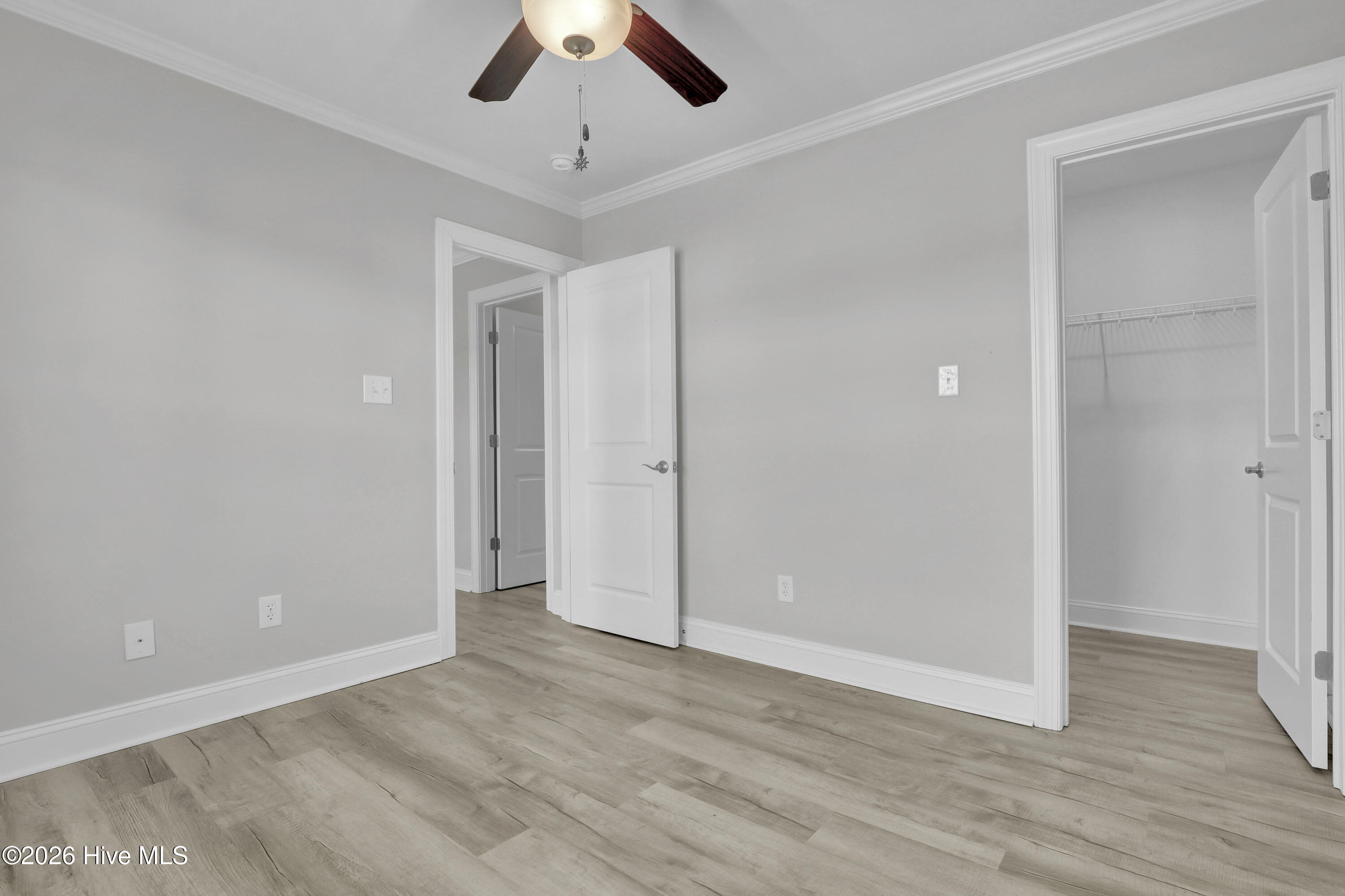 100569069 | Photo 27