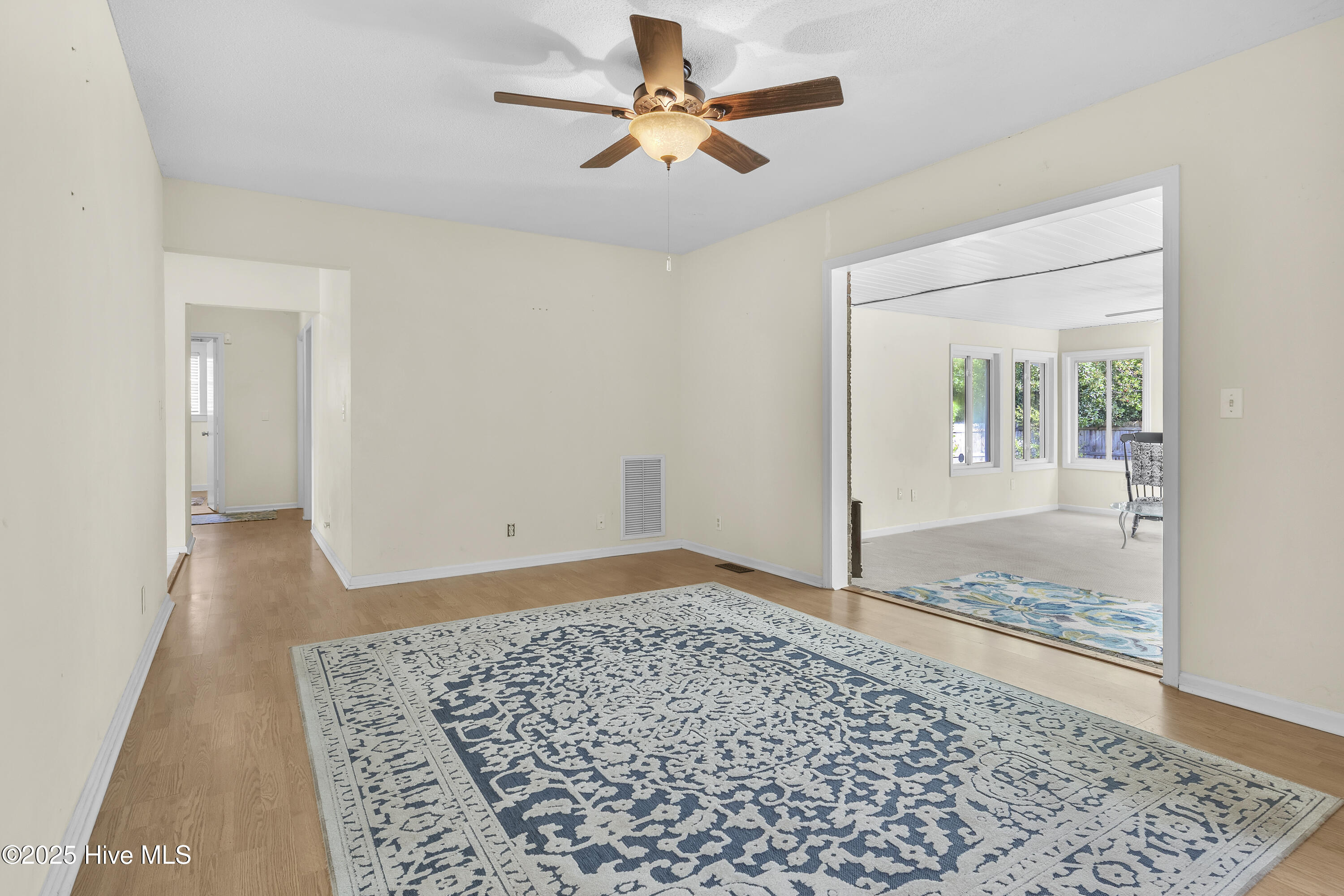 100536846 | Photo 14