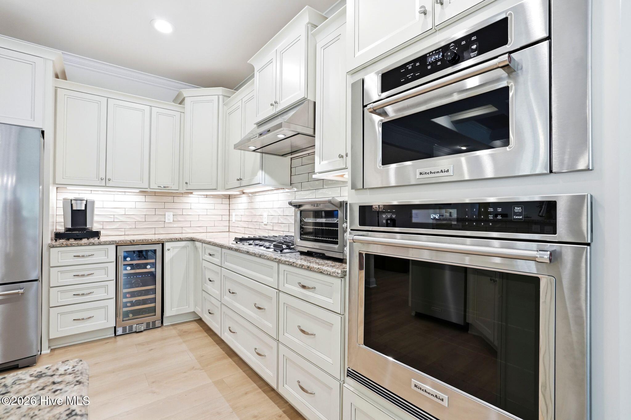 100569004 | Photo 23