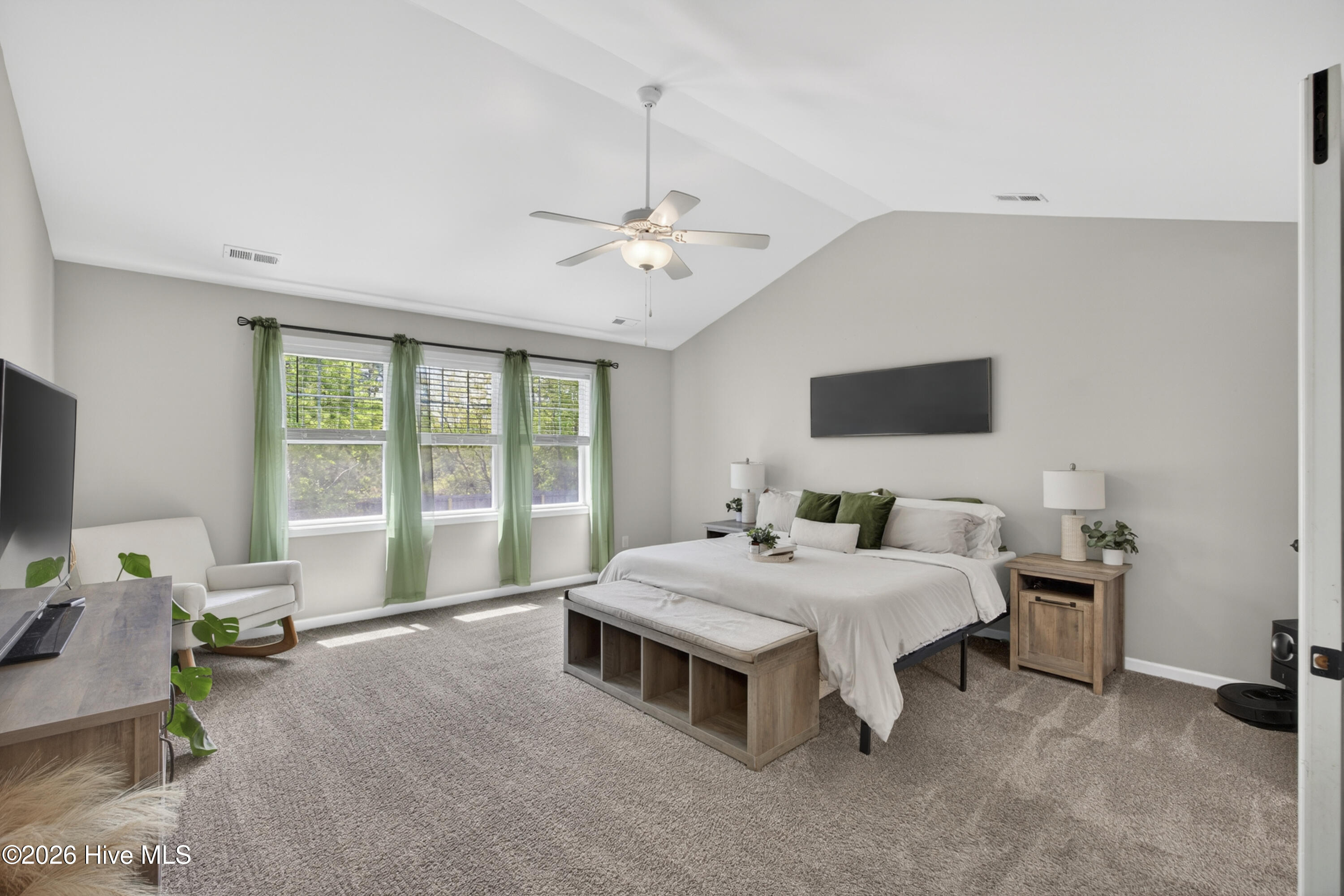 100567368 | Photo 54