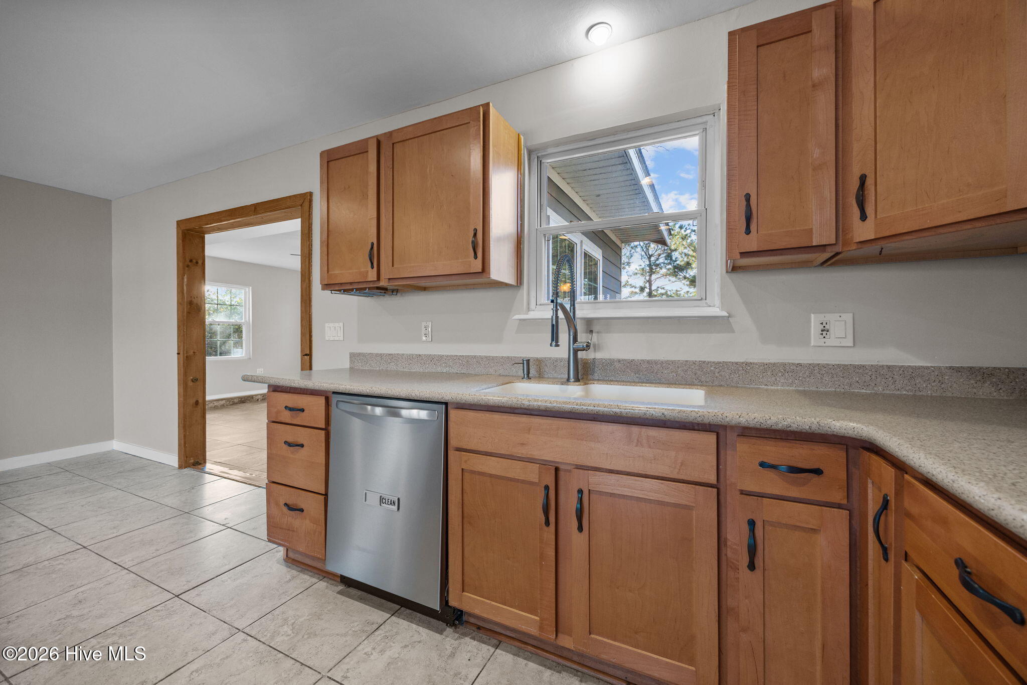 100550445 | Photo 14